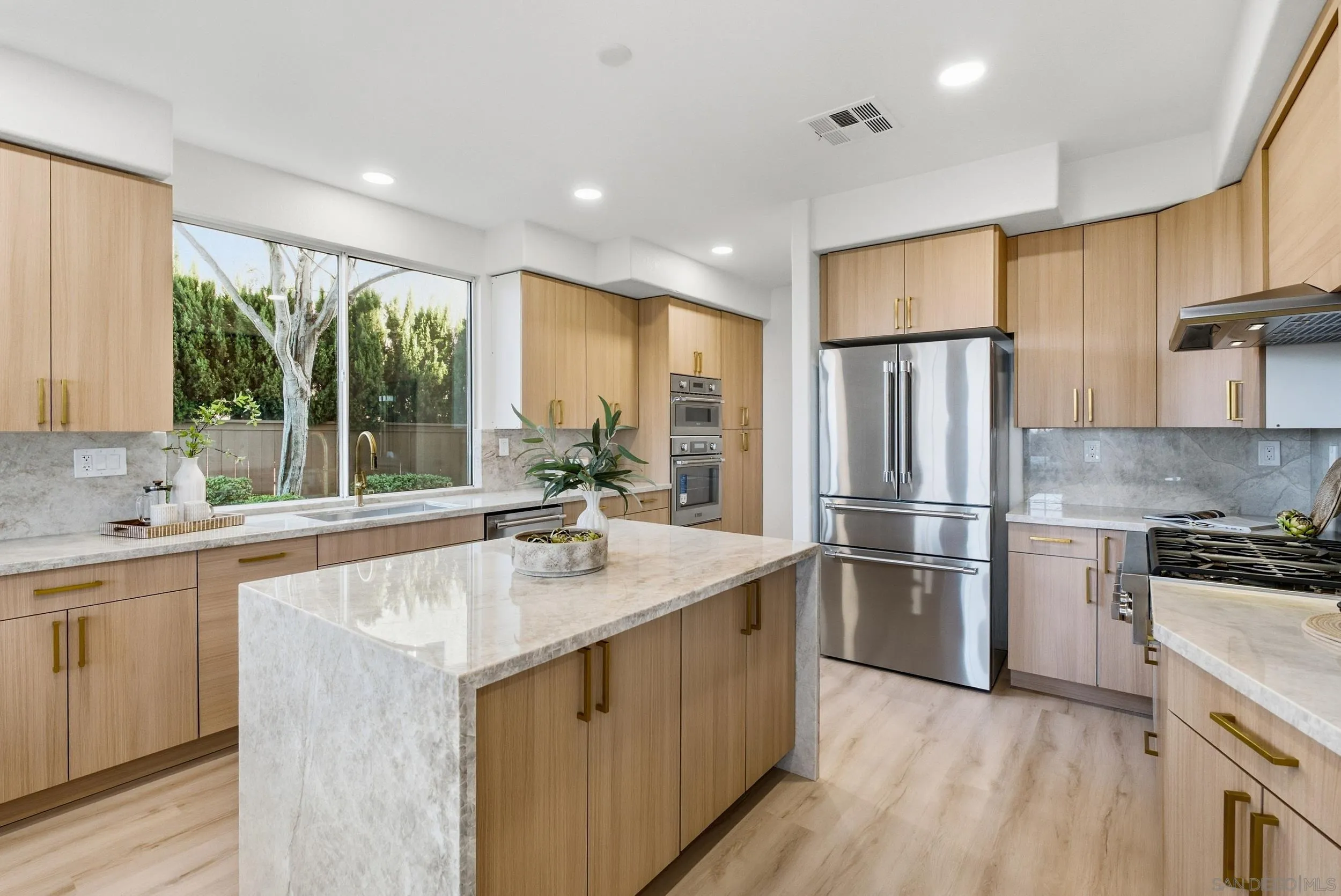 https://cdn.realtyfeed.com/cdn/127/260023931/ed318e5ba8a8115b4b1b252c1c590df4.webp