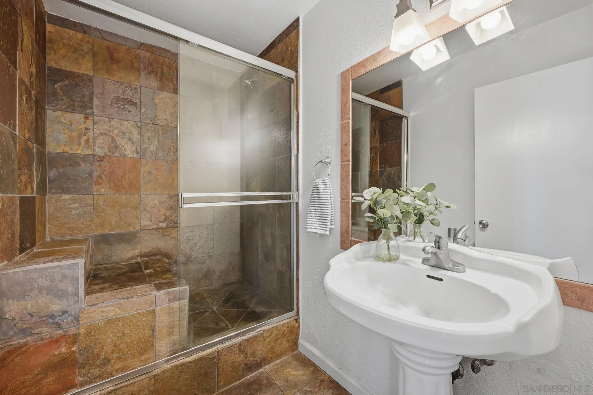 https://cdn.realtyfeed.com/cdn/127/260023932/0e4670eb7f9f5b66881bf61ea5e1d088.webp