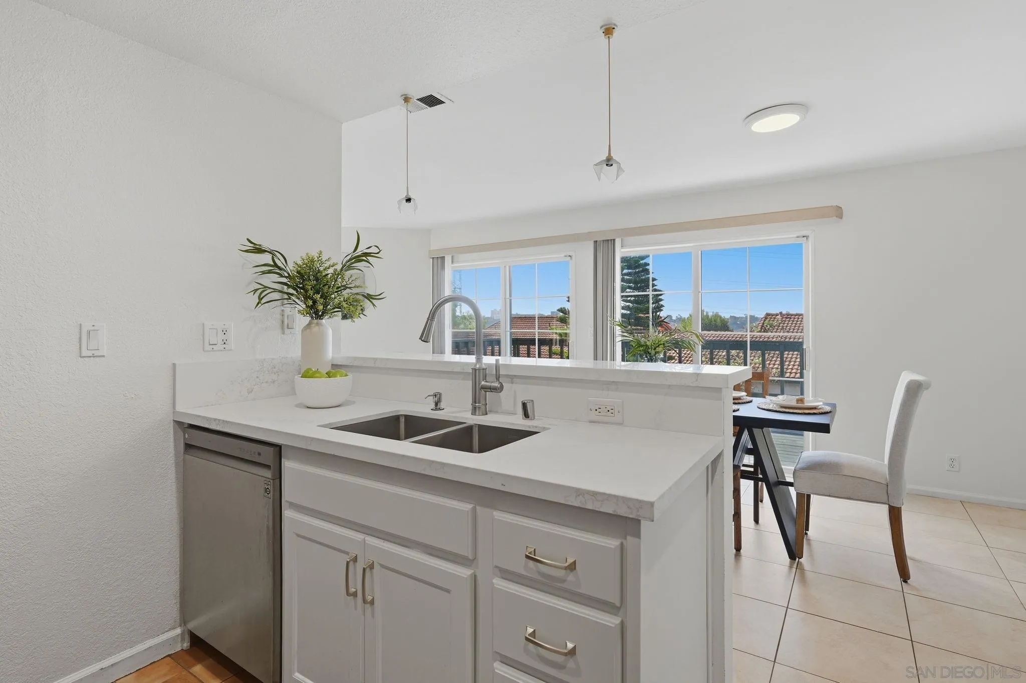 https://cdn.realtyfeed.com/cdn/127/260023932/3a64ec0b504fbc07f35da4449ffc9532.webp