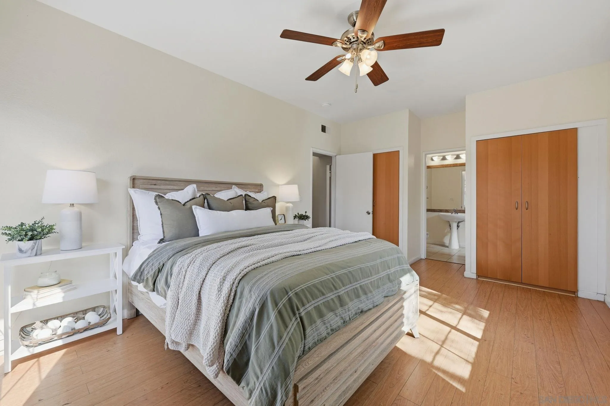 https://cdn.realtyfeed.com/cdn/127/260023932/5be49008d8c3c7ffafc89bee597ca0e2.webp