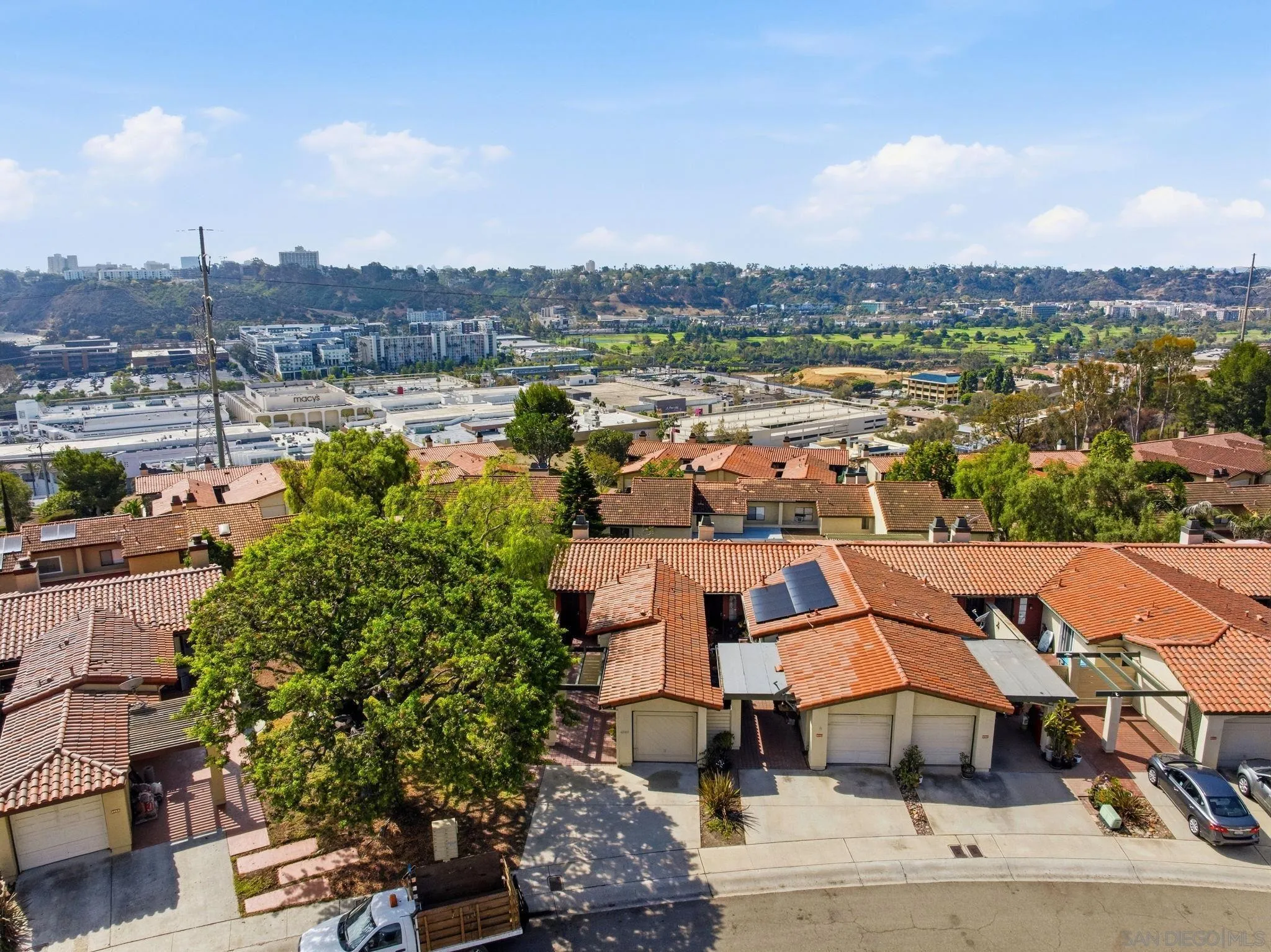 https://cdn.realtyfeed.com/cdn/127/260023932/87b4788a7df790f44fa29b4463ff0d09.webp