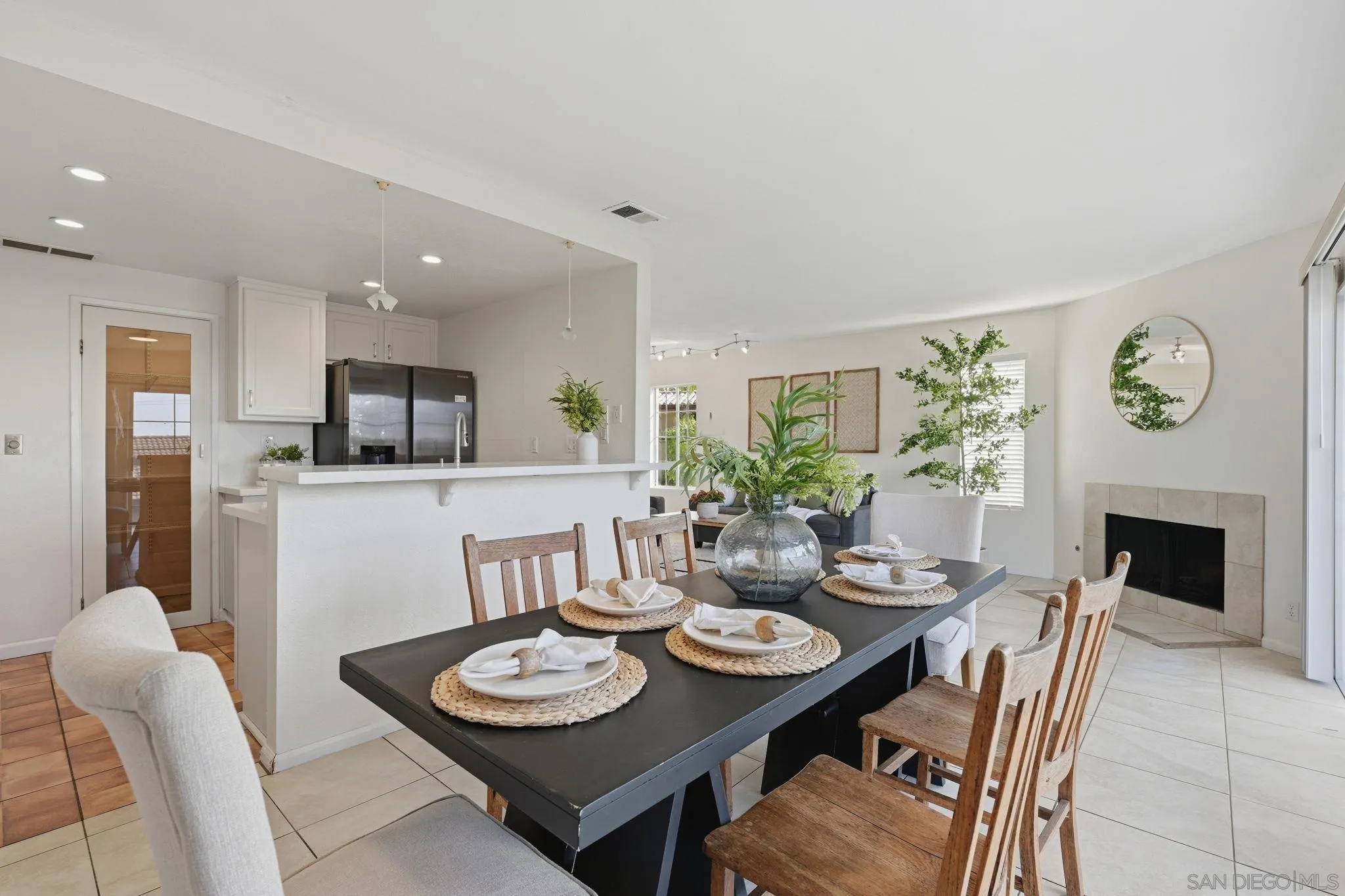 https://cdn.realtyfeed.com/cdn/127/260023932/cf9311cb1305f15eff5e8d3f3cfc821c.webp