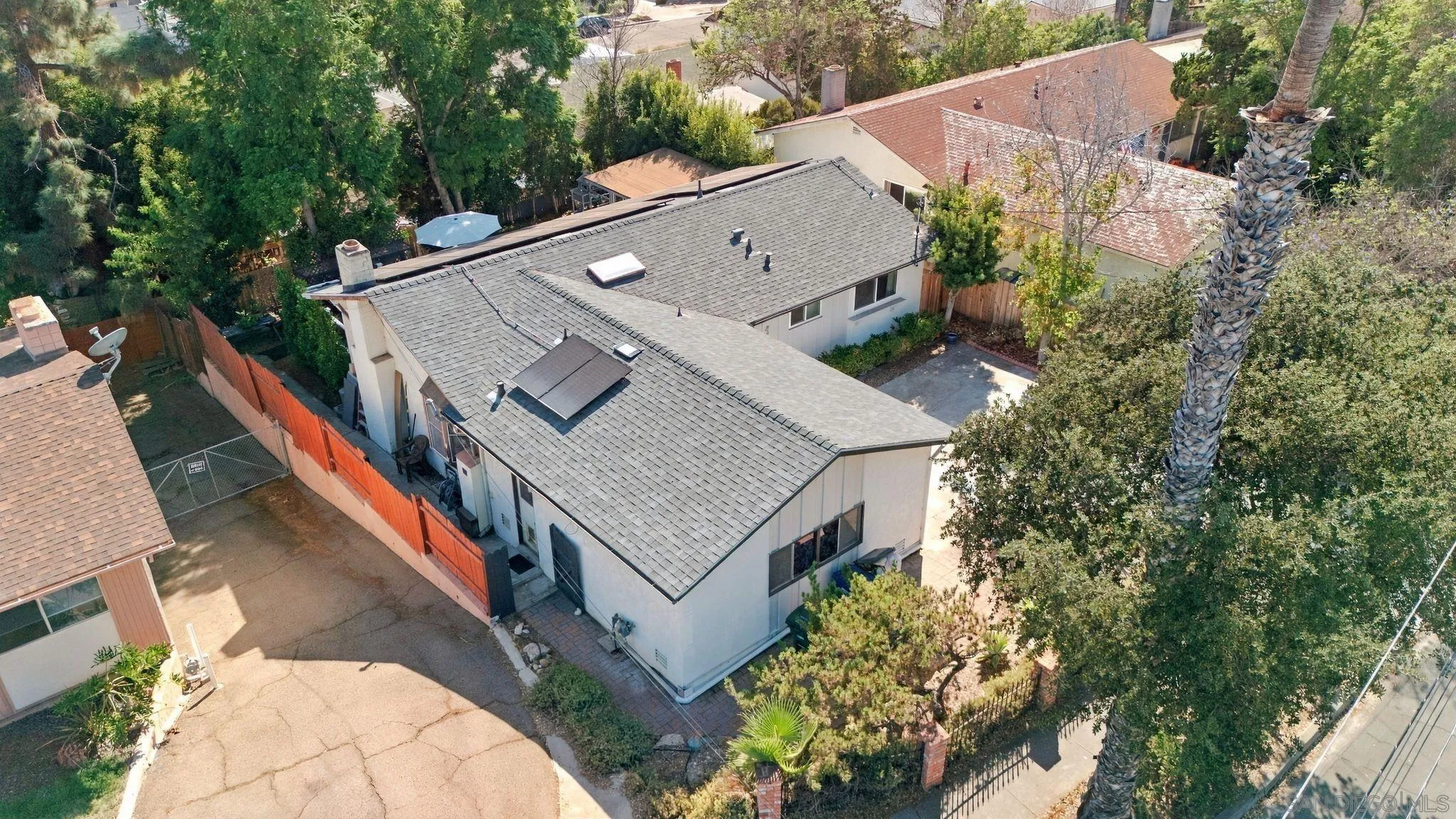 https://cdn.realtyfeed.com/cdn/127/260023935/443dcbae751bfbdddf6693e83ed92443.webp