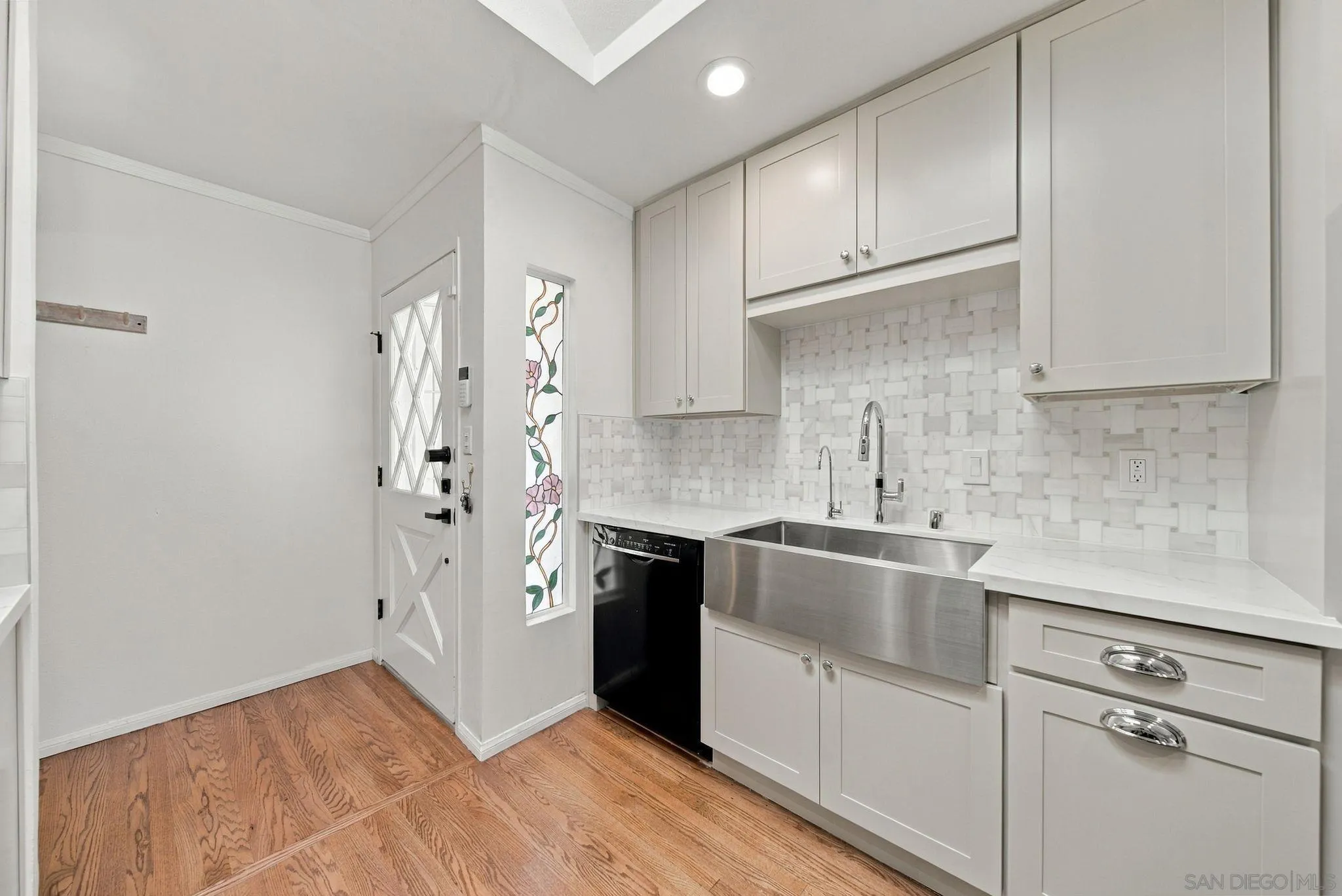 https://cdn.realtyfeed.com/cdn/127/260023935/8821541e54c8be228afd8db278ccf399.webp