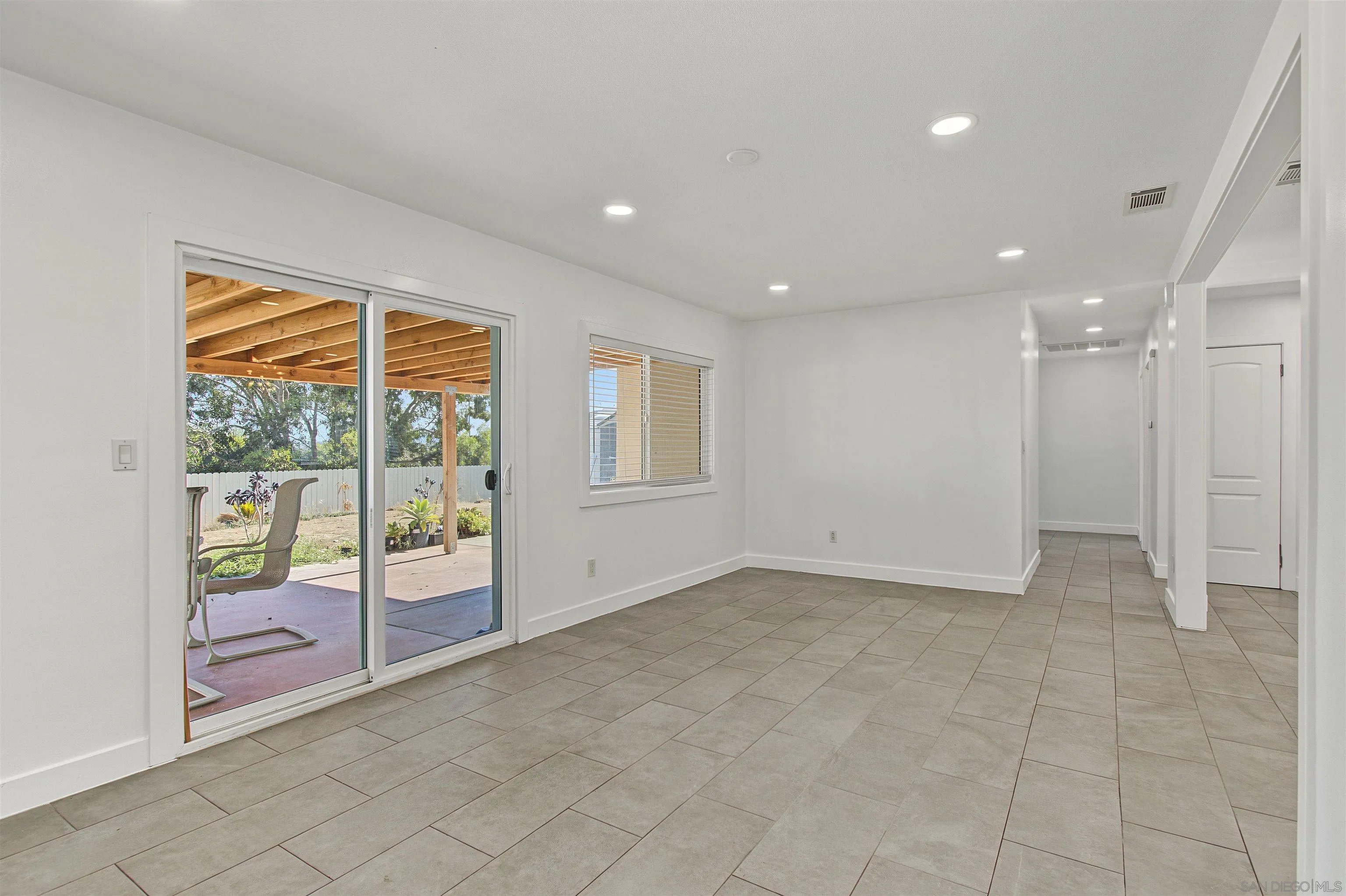 https://cdn.realtyfeed.com/cdn/127/260023938/2850767441be3618b9a5af6d56bdd4b5.webp