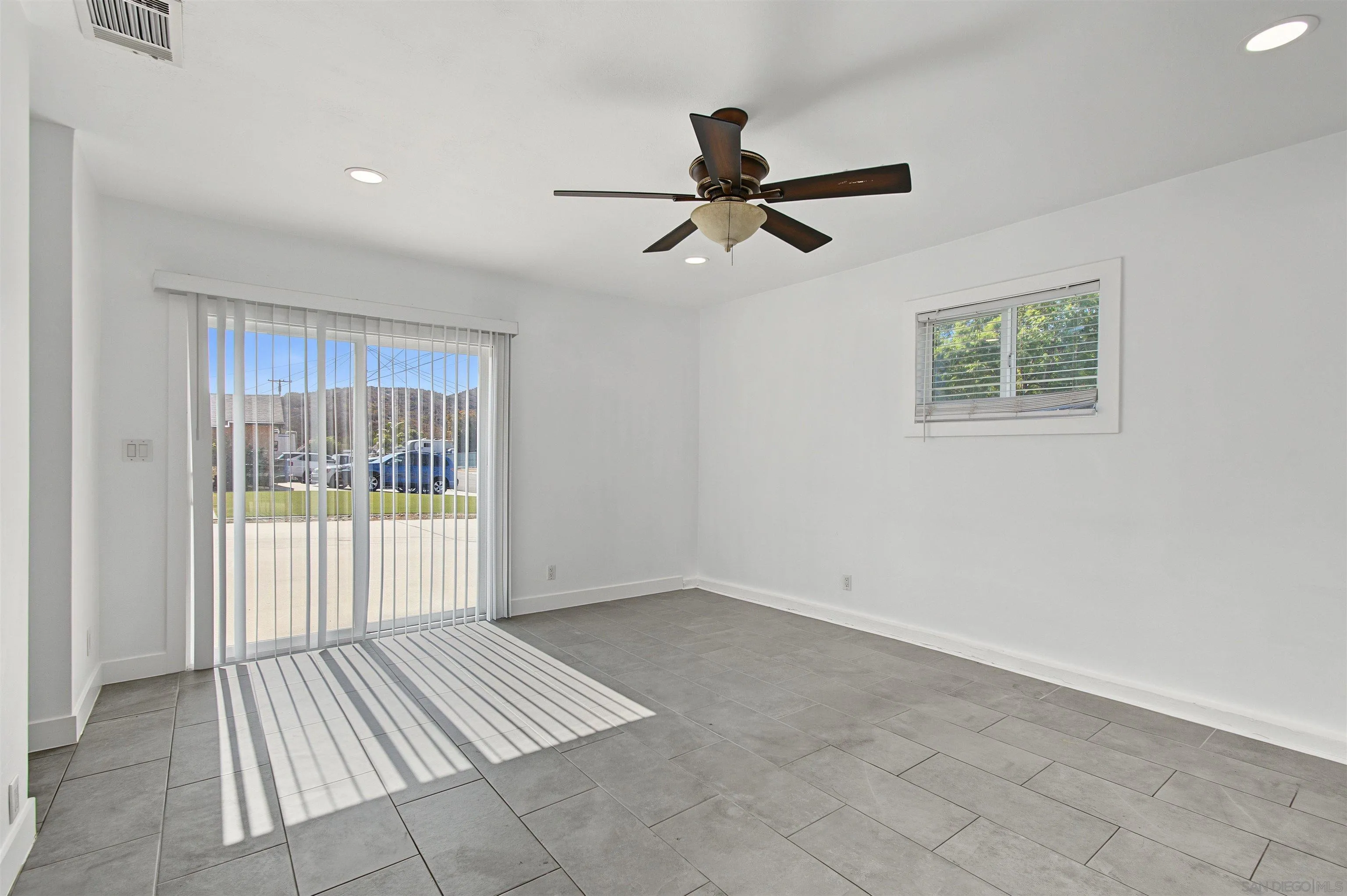 https://cdn.realtyfeed.com/cdn/127/260023938/41de6ee14a9b9e3f33615f664cafd8cf.webp