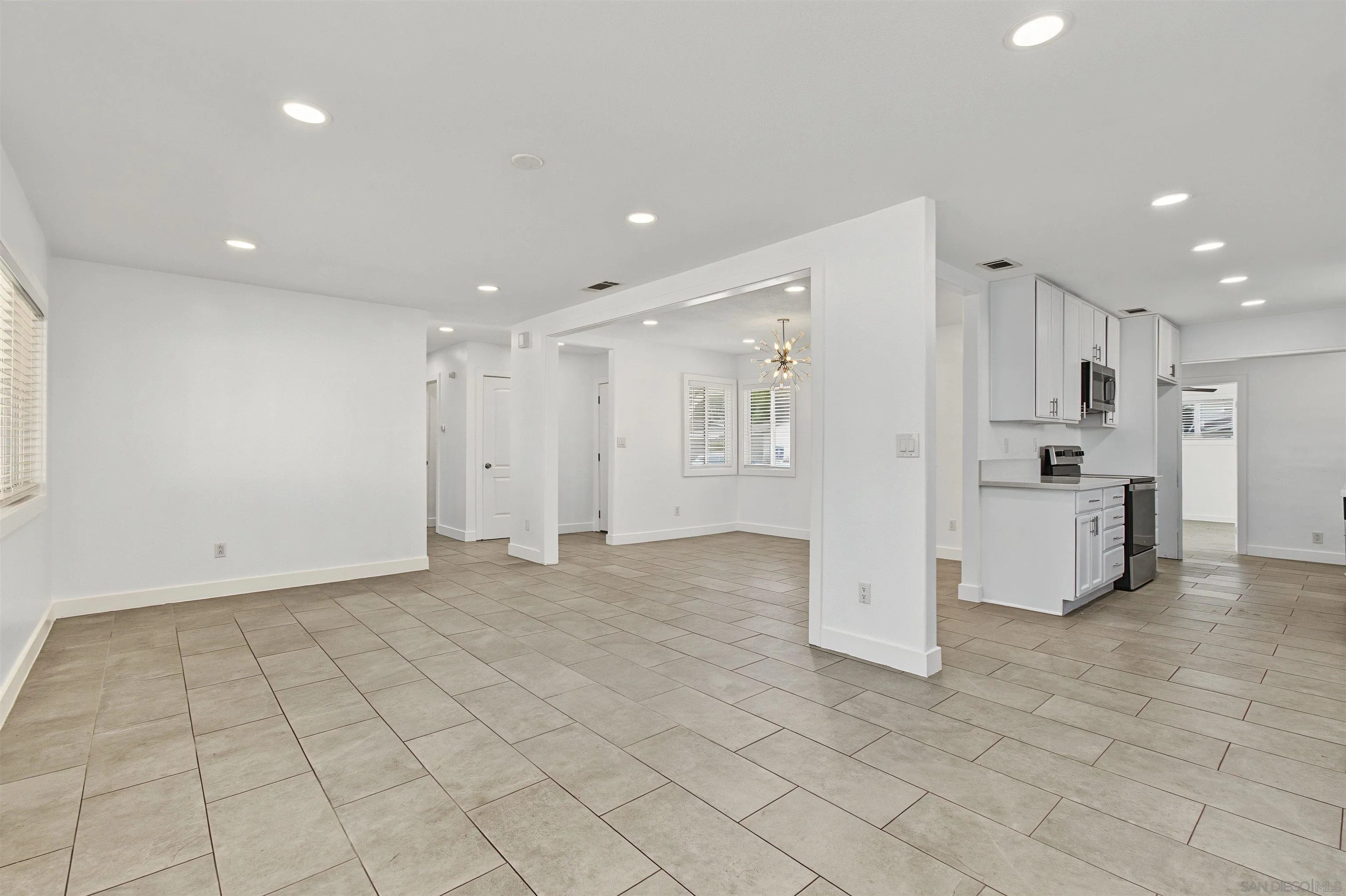 https://cdn.realtyfeed.com/cdn/127/260023938/50ba9ef3de52a6bf7ded09aada896846.webp