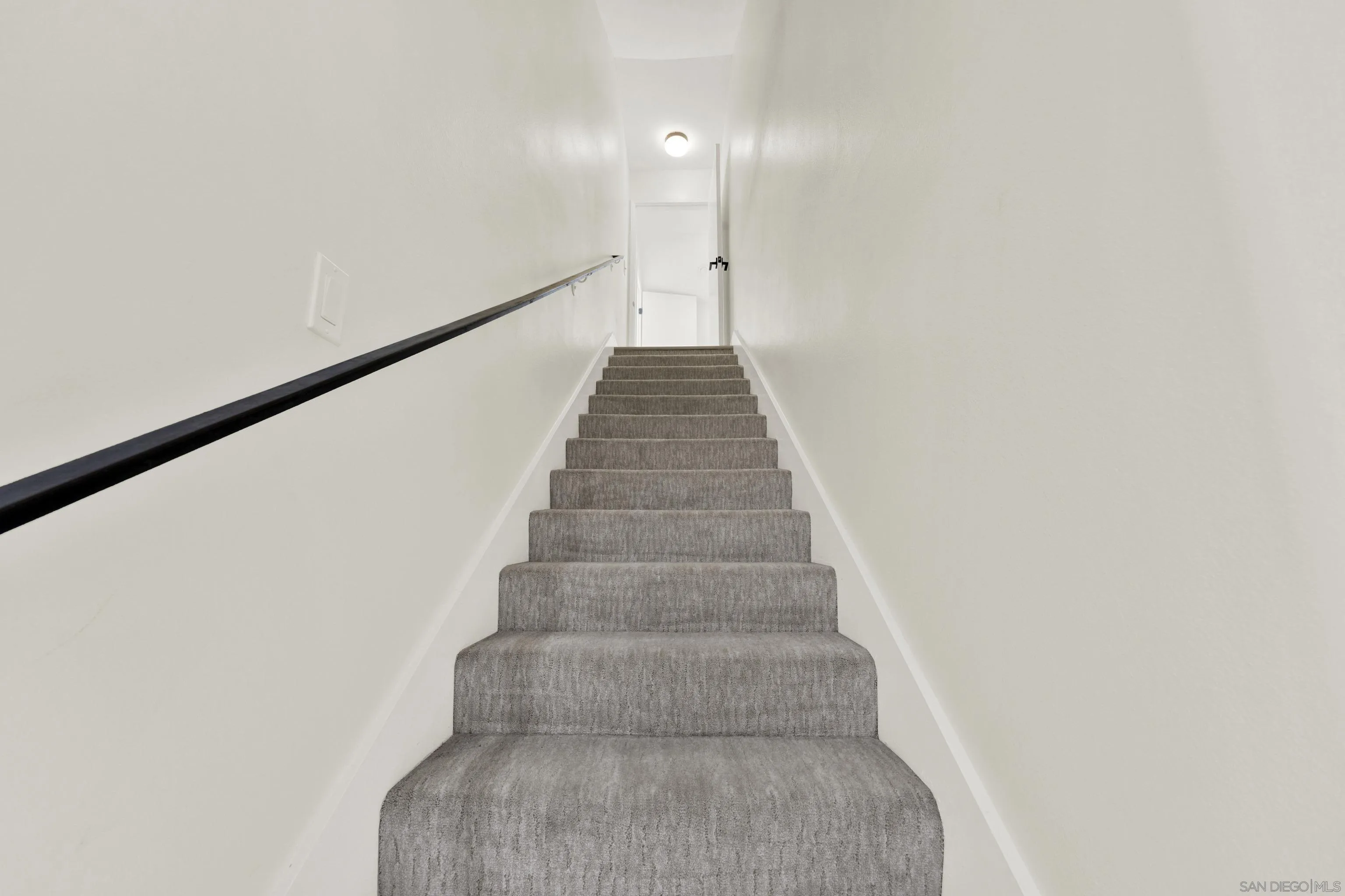 https://cdn.realtyfeed.com/cdn/127/260023939/1de5ecfd706bfc443dcca4da363d65d7.webp
