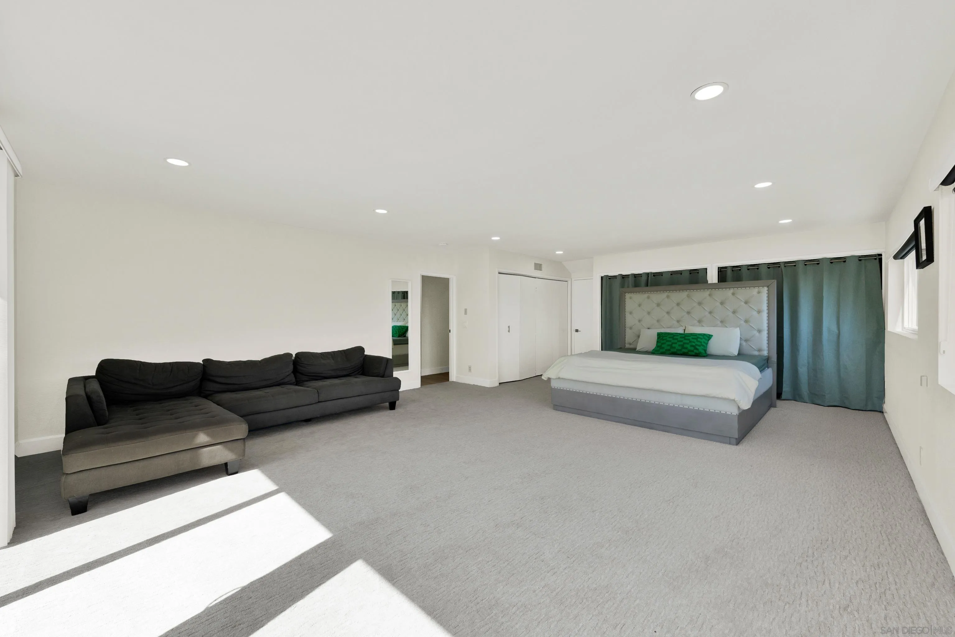 https://cdn.realtyfeed.com/cdn/127/260023939/30954230630617411cf55ab23c9f7681.webp