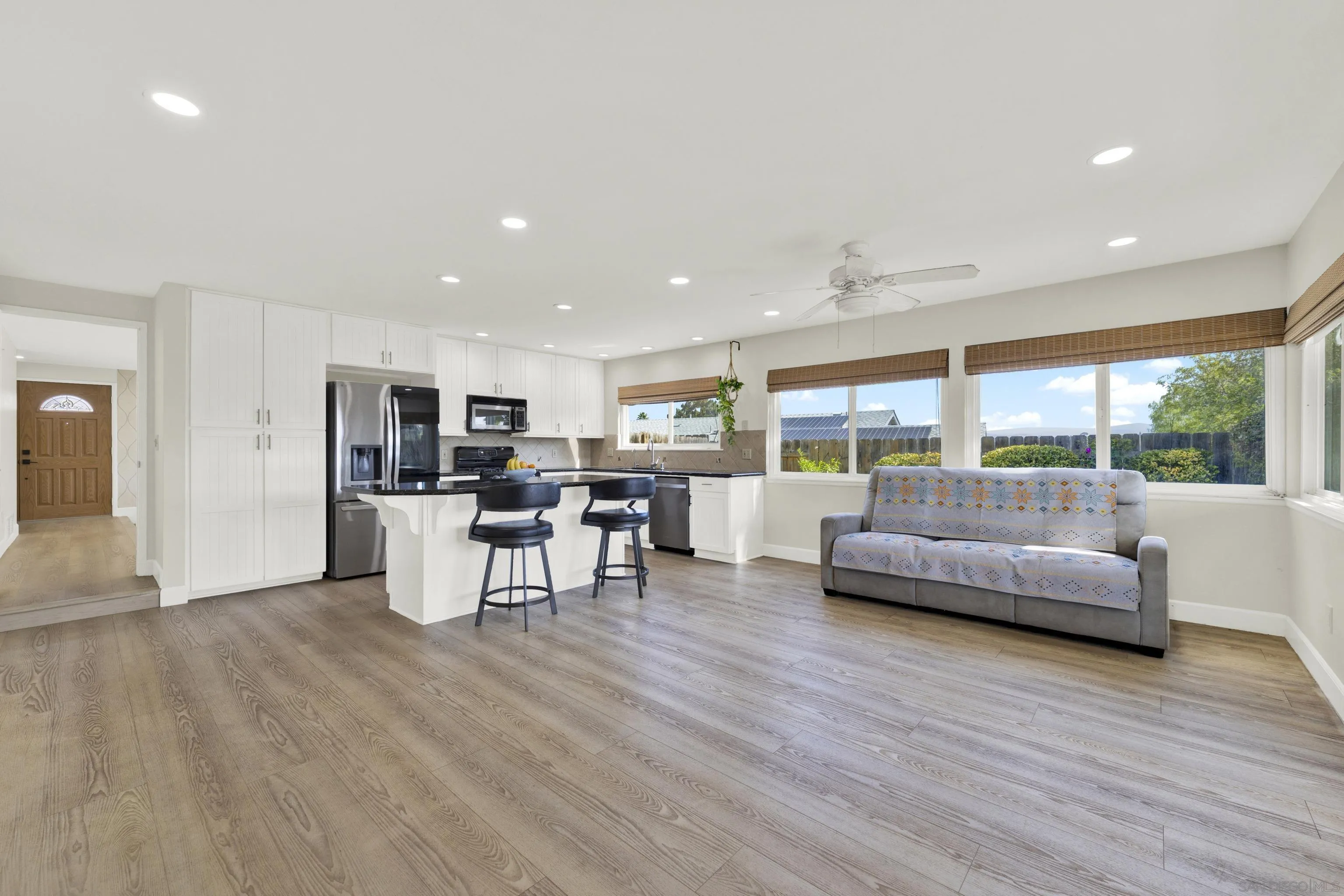 https://cdn.realtyfeed.com/cdn/127/260023939/68c216901eea3be7934eb5c761917f2b.webp