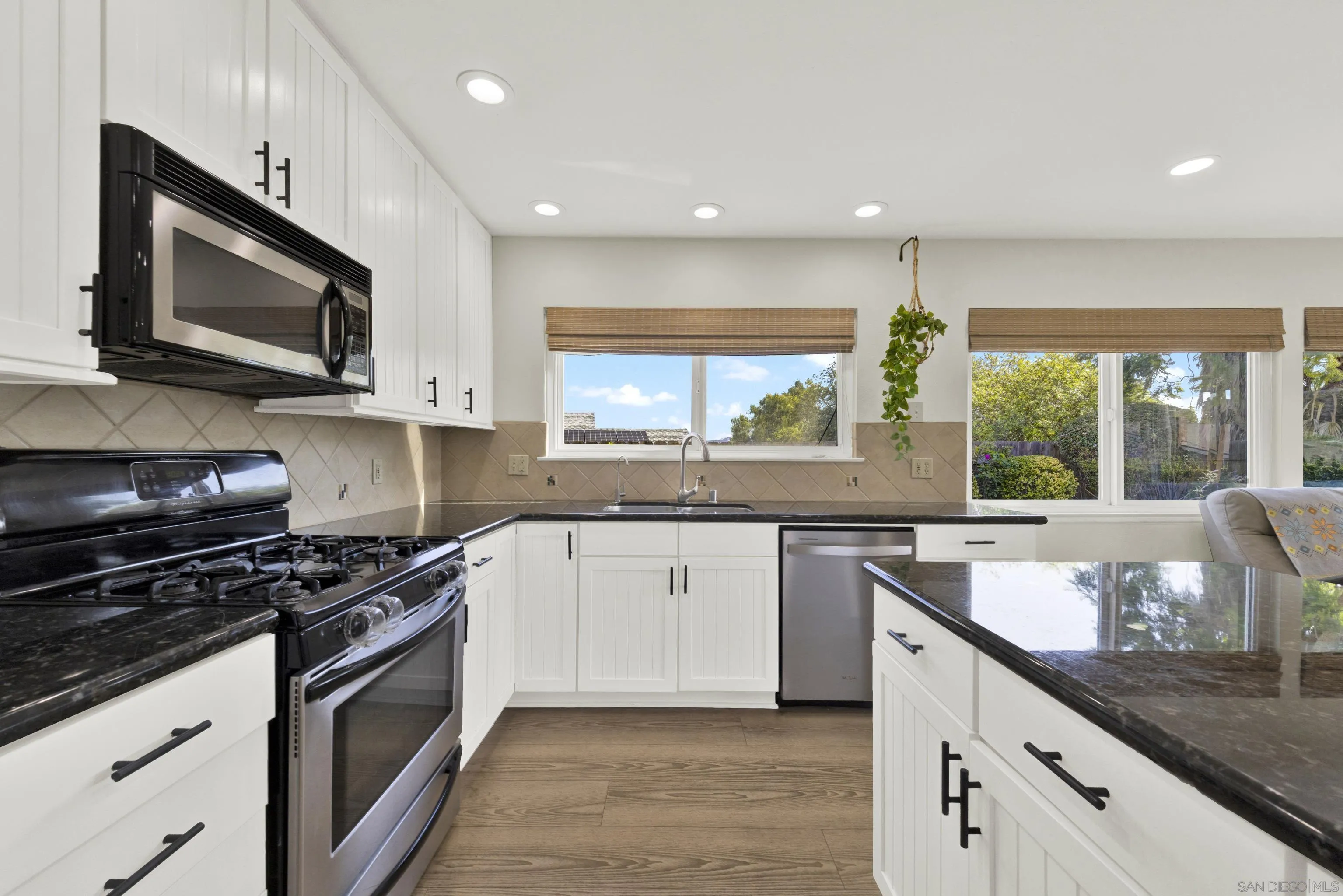 https://cdn.realtyfeed.com/cdn/127/260023939/c249dc4da86051cafb07320e0e5c917d.webp