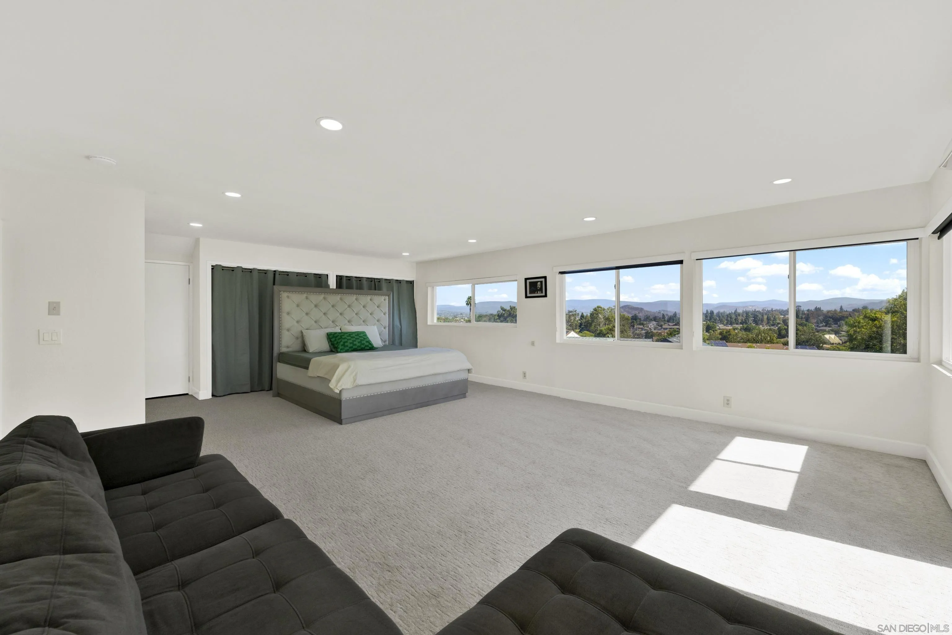https://cdn.realtyfeed.com/cdn/127/260023939/f8266673530173562afe7750211f1118.webp