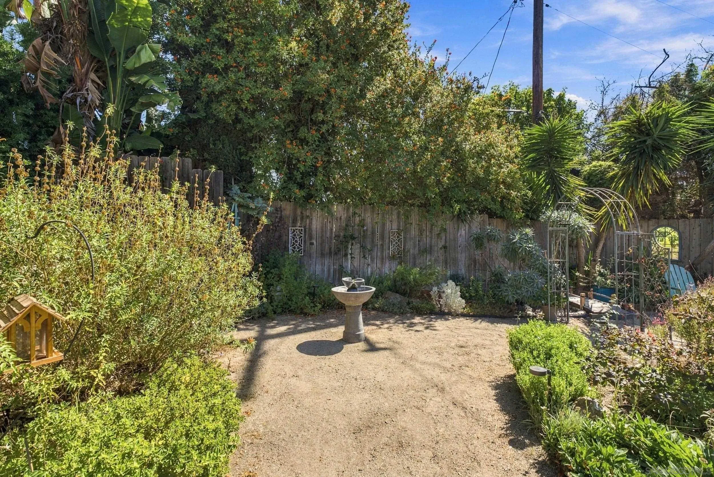 https://cdn.realtyfeed.com/cdn/127/260023940/010198921d9f64faaff6a03a677124c9.webp