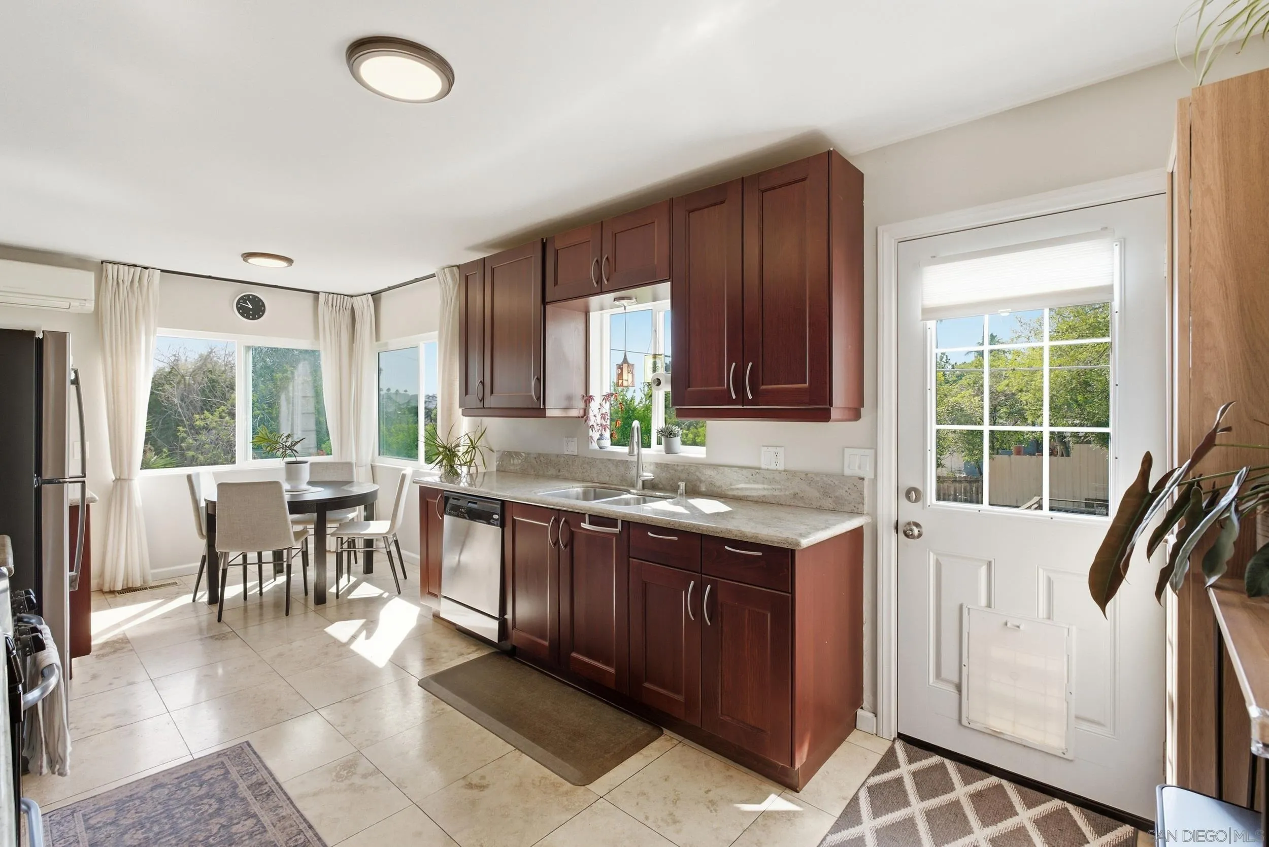 https://cdn.realtyfeed.com/cdn/127/260023940/2ce4c0cde13624a02db1d6be848b3316.webp