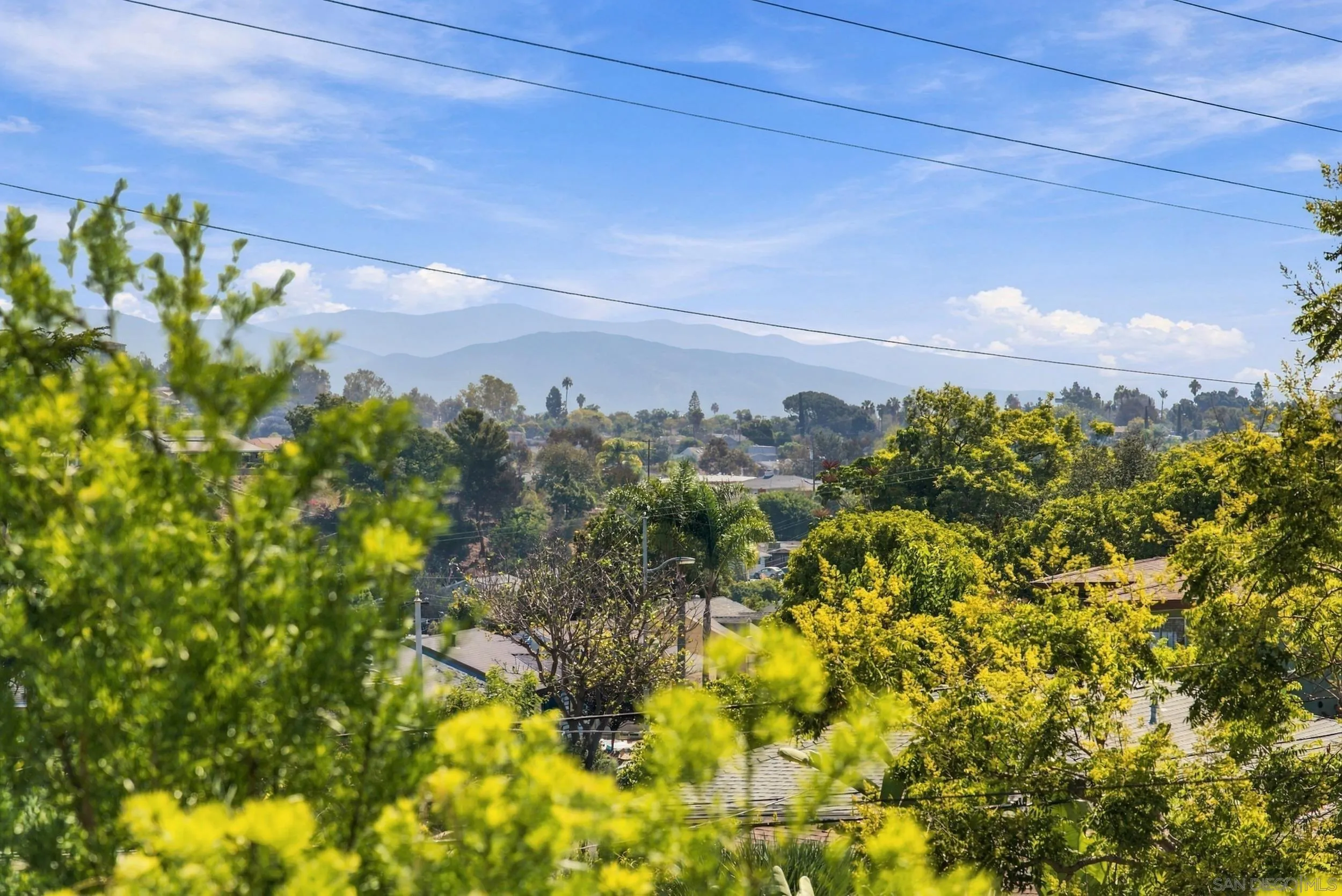 https://cdn.realtyfeed.com/cdn/127/260023940/cc99aa12d825f7990b072ce838415c5f.webp