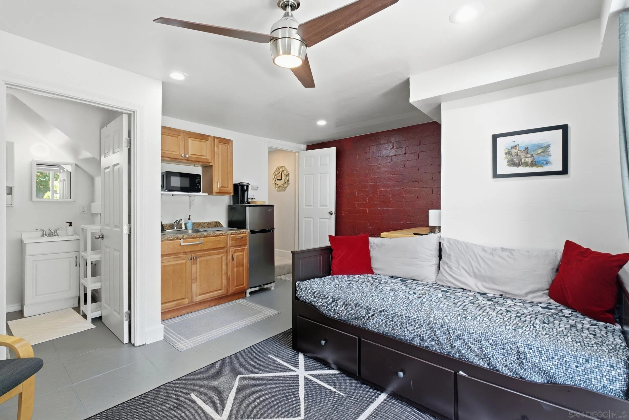 https://cdn.realtyfeed.com/cdn/127/260023940/df5770fb30c300bed5cfd4c3151283a1.webp