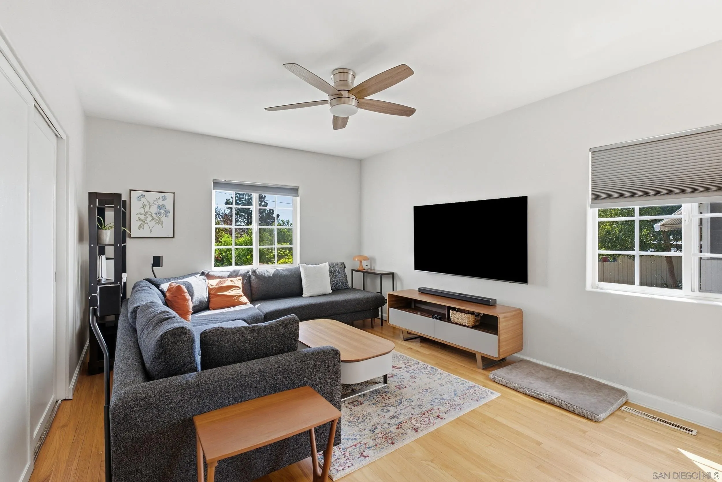https://cdn.realtyfeed.com/cdn/127/260023940/e2deb5b14145c7332d9fad7d0d2142fa.webp