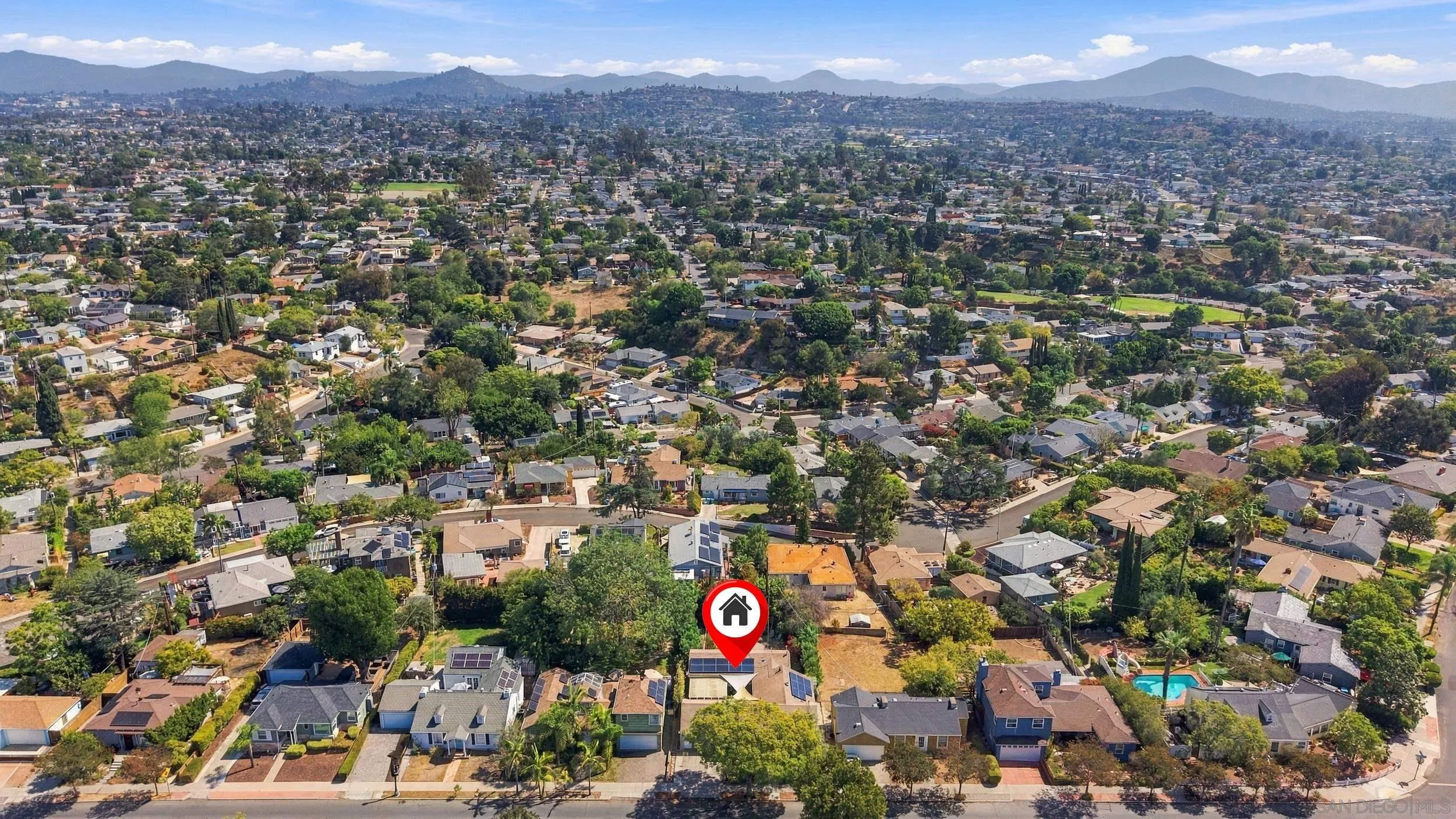 https://cdn.realtyfeed.com/cdn/127/260023940/f18ee81cfa22f3e57b176484bdd13eb2.webp