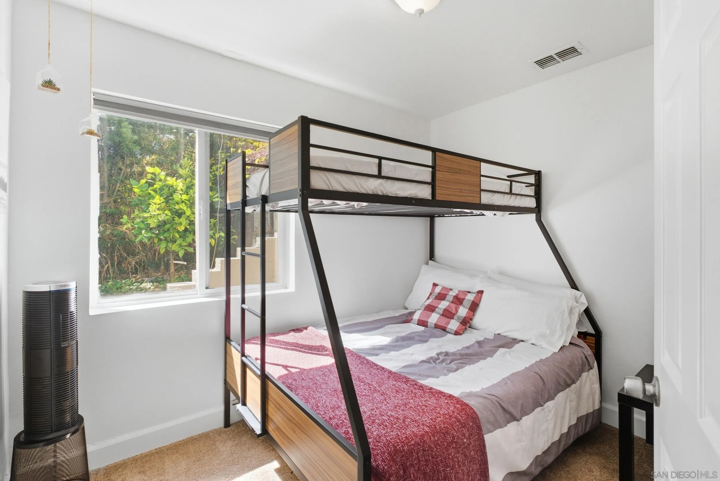 https://cdn.realtyfeed.com/cdn/127/260023940/fac317cc2dc827efc235fba7a1659c5a.webp