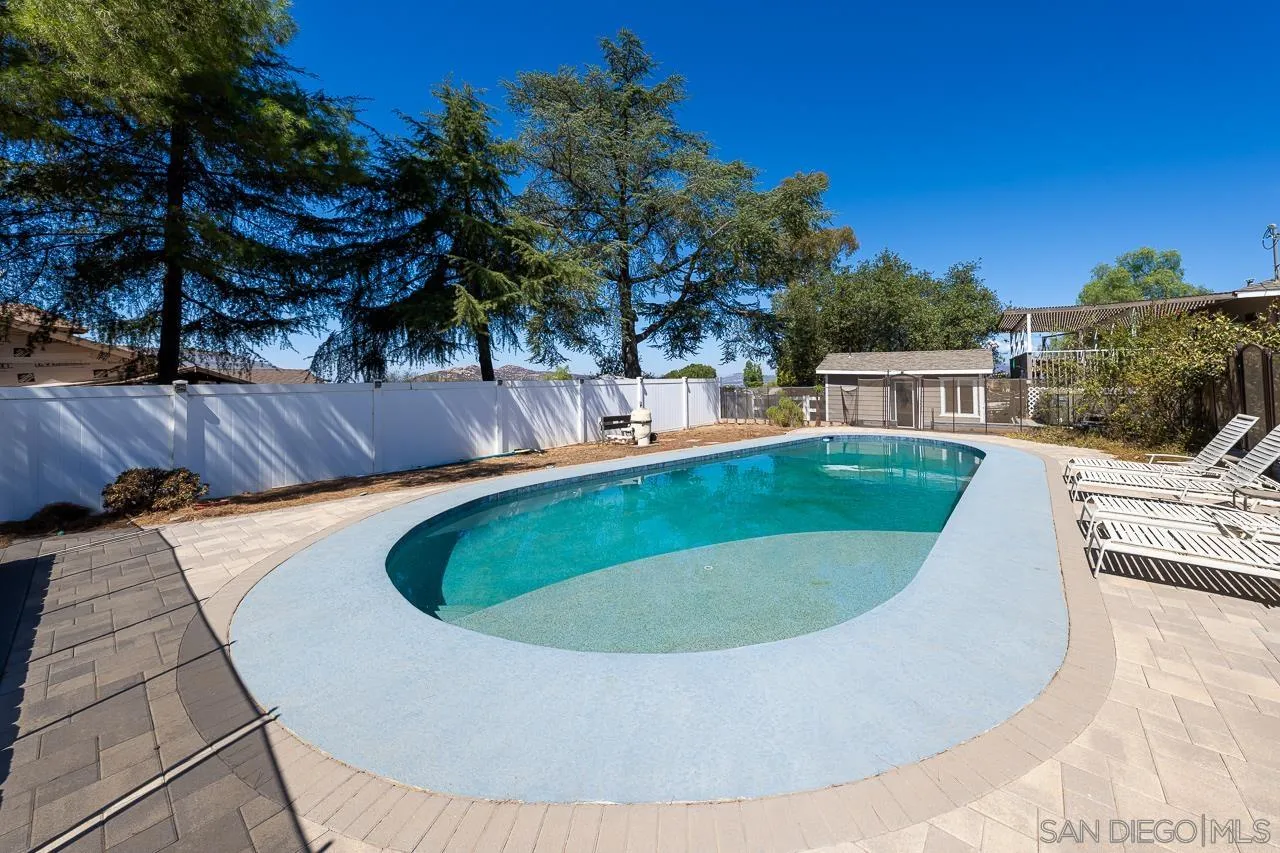 https://cdn.realtyfeed.com/cdn/127/260023945/2d632ed203bbc50fc8a8d8cf2dfe2c25.webp