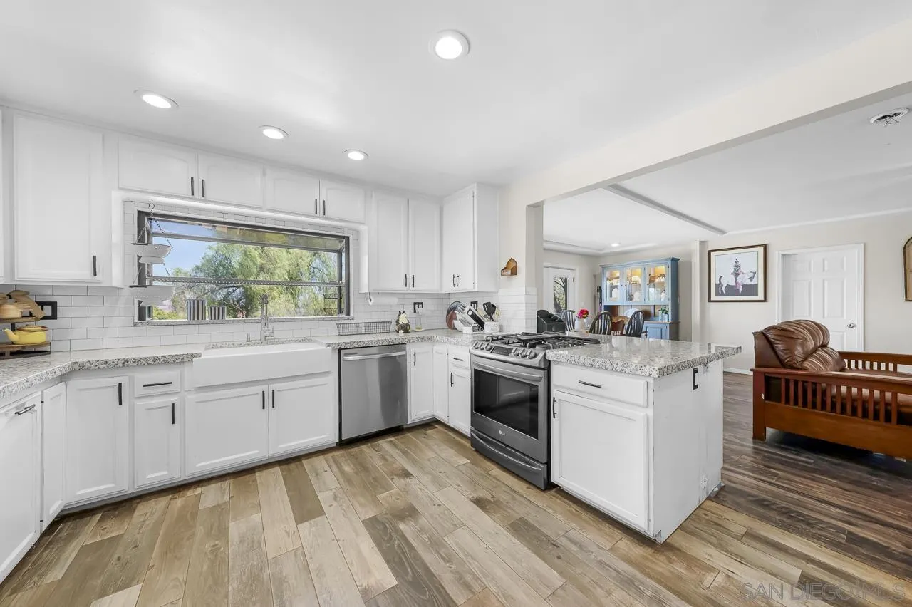 https://cdn.realtyfeed.com/cdn/127/260023945/c434a0ad5aef379ff52bba0f091f9b66.webp