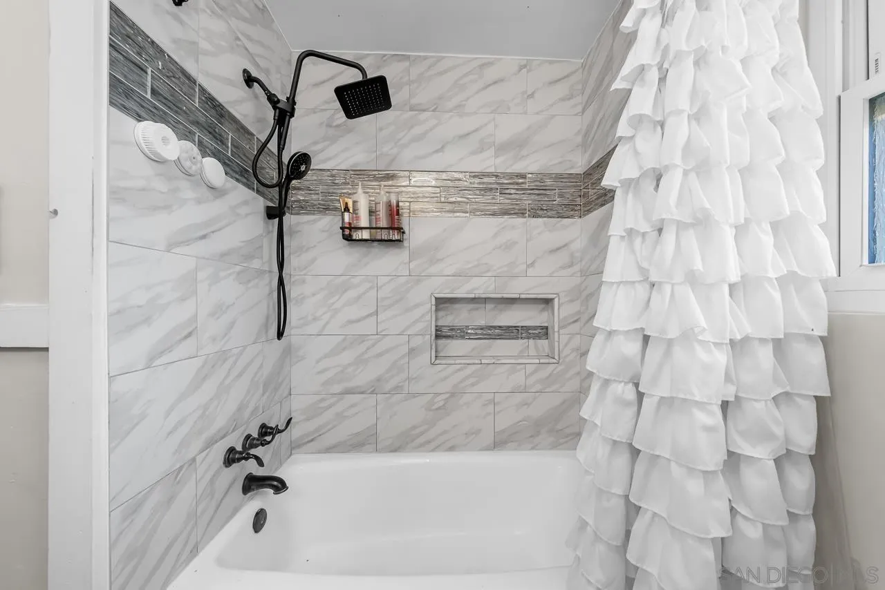 https://cdn.realtyfeed.com/cdn/127/260023945/db9f6f6c474d5a148d31debbe1e64d01.webp