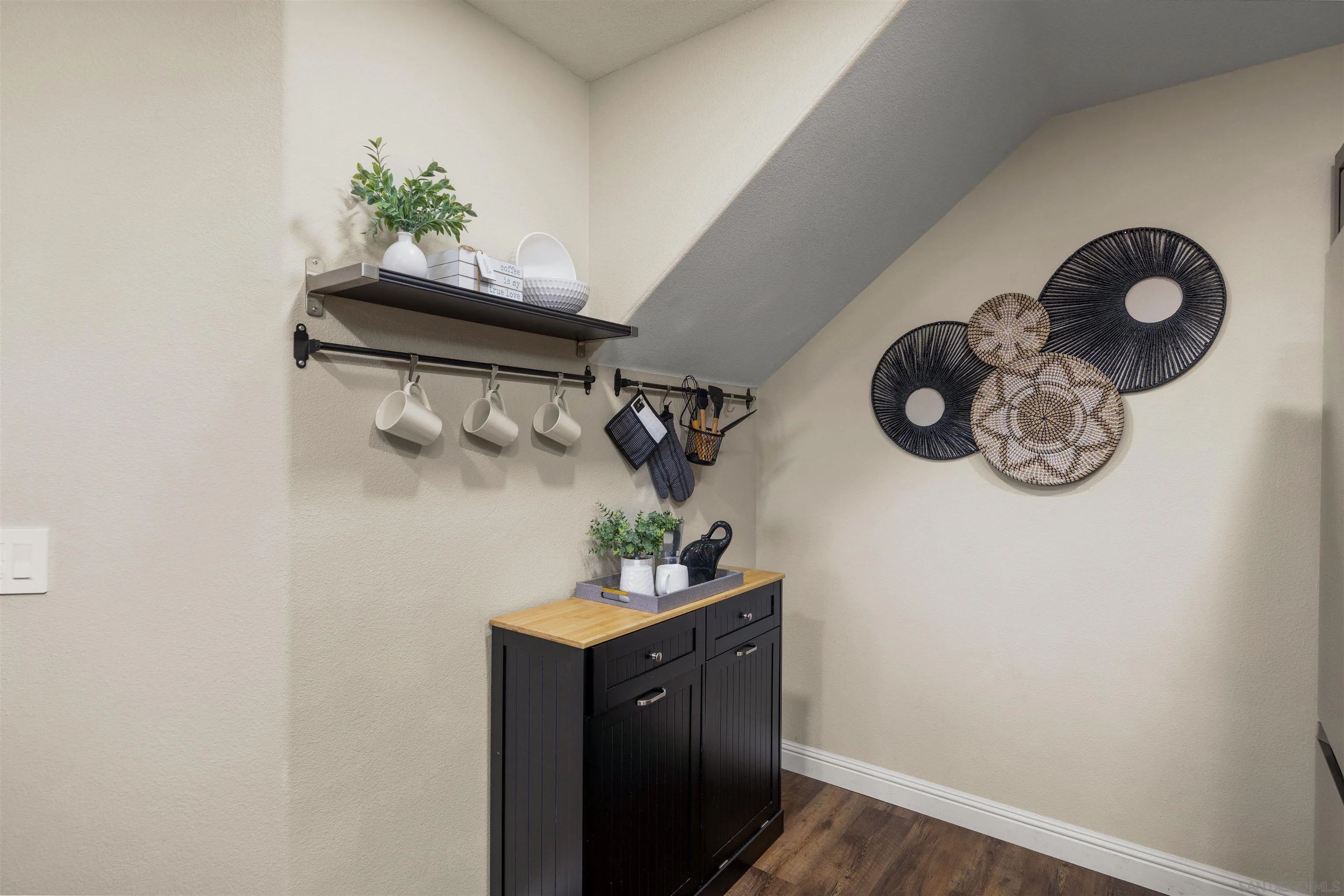https://cdn.realtyfeed.com/cdn/127/260023948/17e2ded2c16746d2c2a69f87859781c2.webp