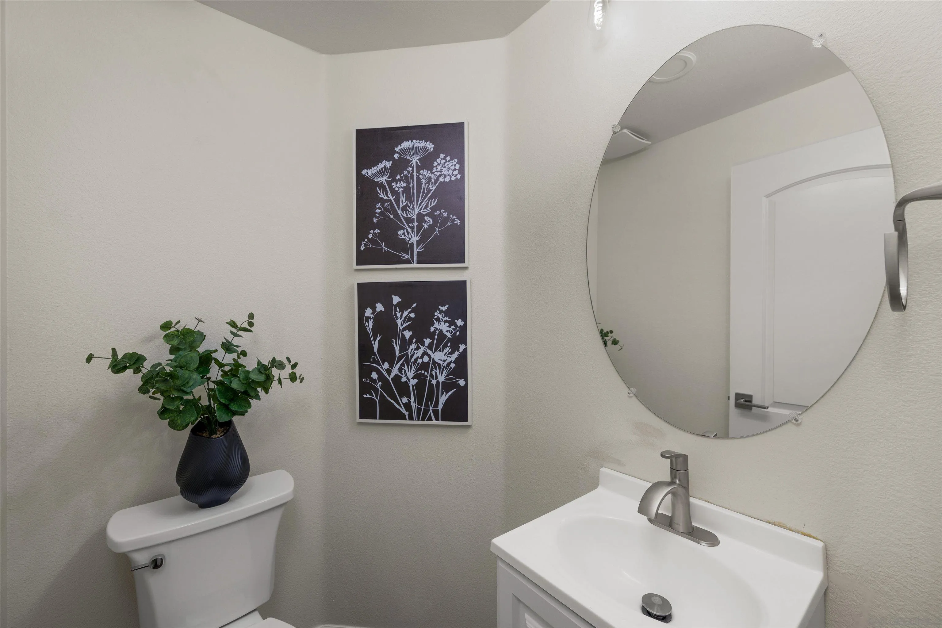 https://cdn.realtyfeed.com/cdn/127/260023948/3d42a5aba8a3242a962d48f984d265d3.webp
