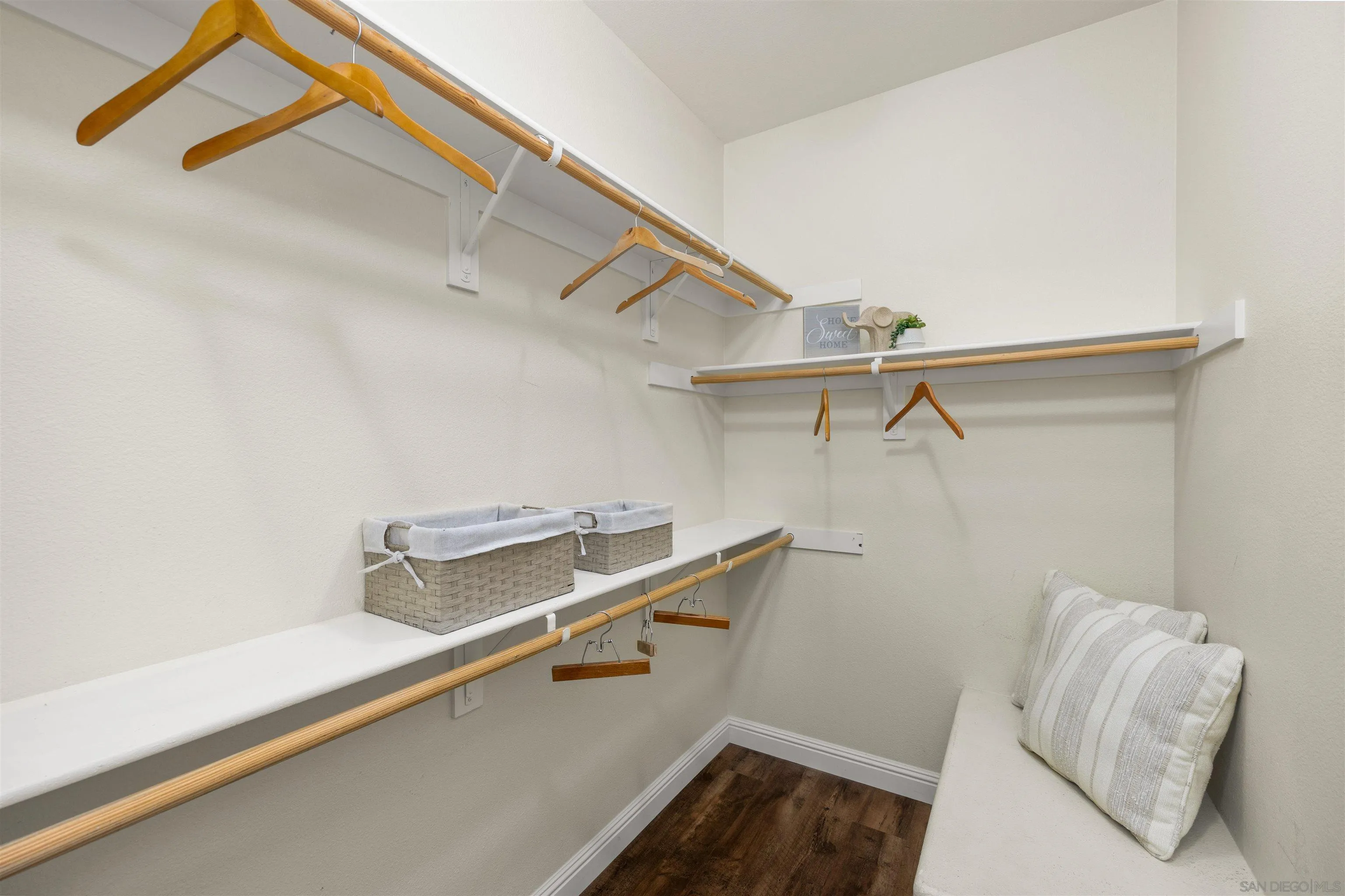 https://cdn.realtyfeed.com/cdn/127/260023948/626aa8ef385ad1f8224d9e4f7c709496.webp