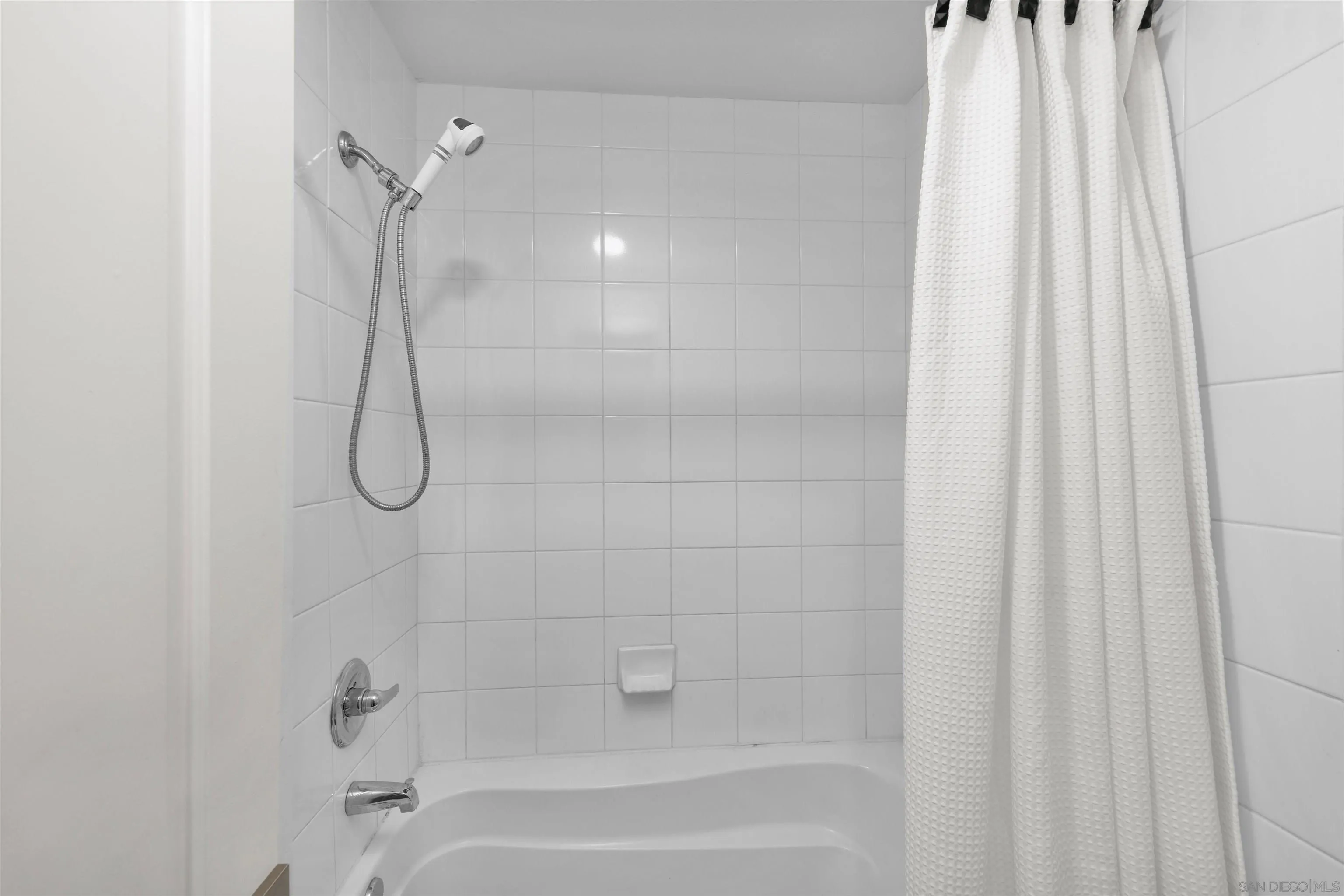https://cdn.realtyfeed.com/cdn/127/260023948/63e58b668675461f8c03d0012cd9a382.webp