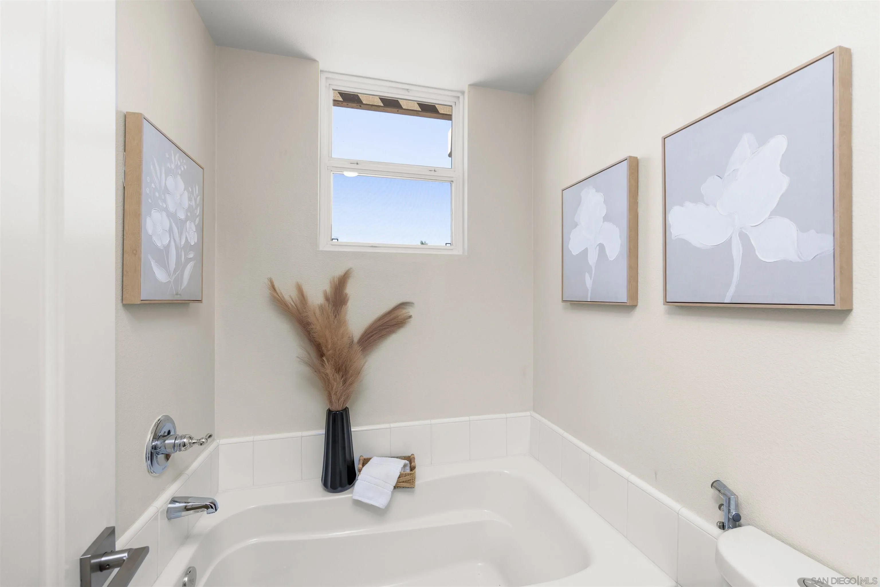 https://cdn.realtyfeed.com/cdn/127/260023948/cffe986ad630f68ff8b046af8f1a5a8f.webp
