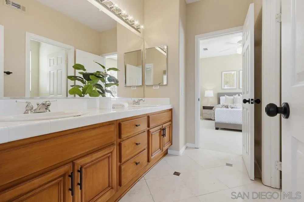 https://cdn.realtyfeed.com/cdn/127/260023949/0e2b09d1f1cfaf956356a0114210daef.webp