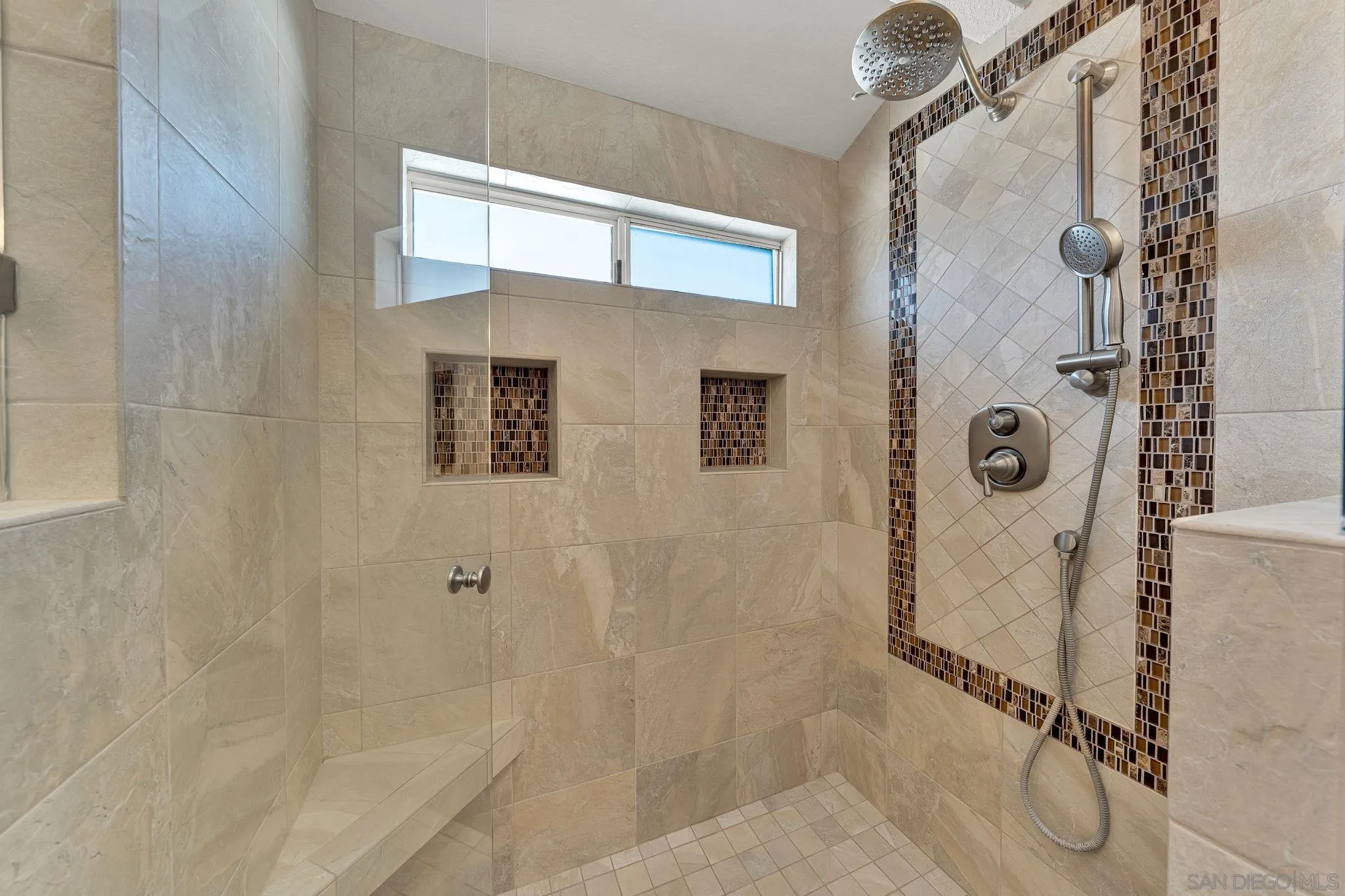 https://cdn.realtyfeed.com/cdn/127/260023950/4ee43e77848f8c691b2db9f005bb36d9.webp