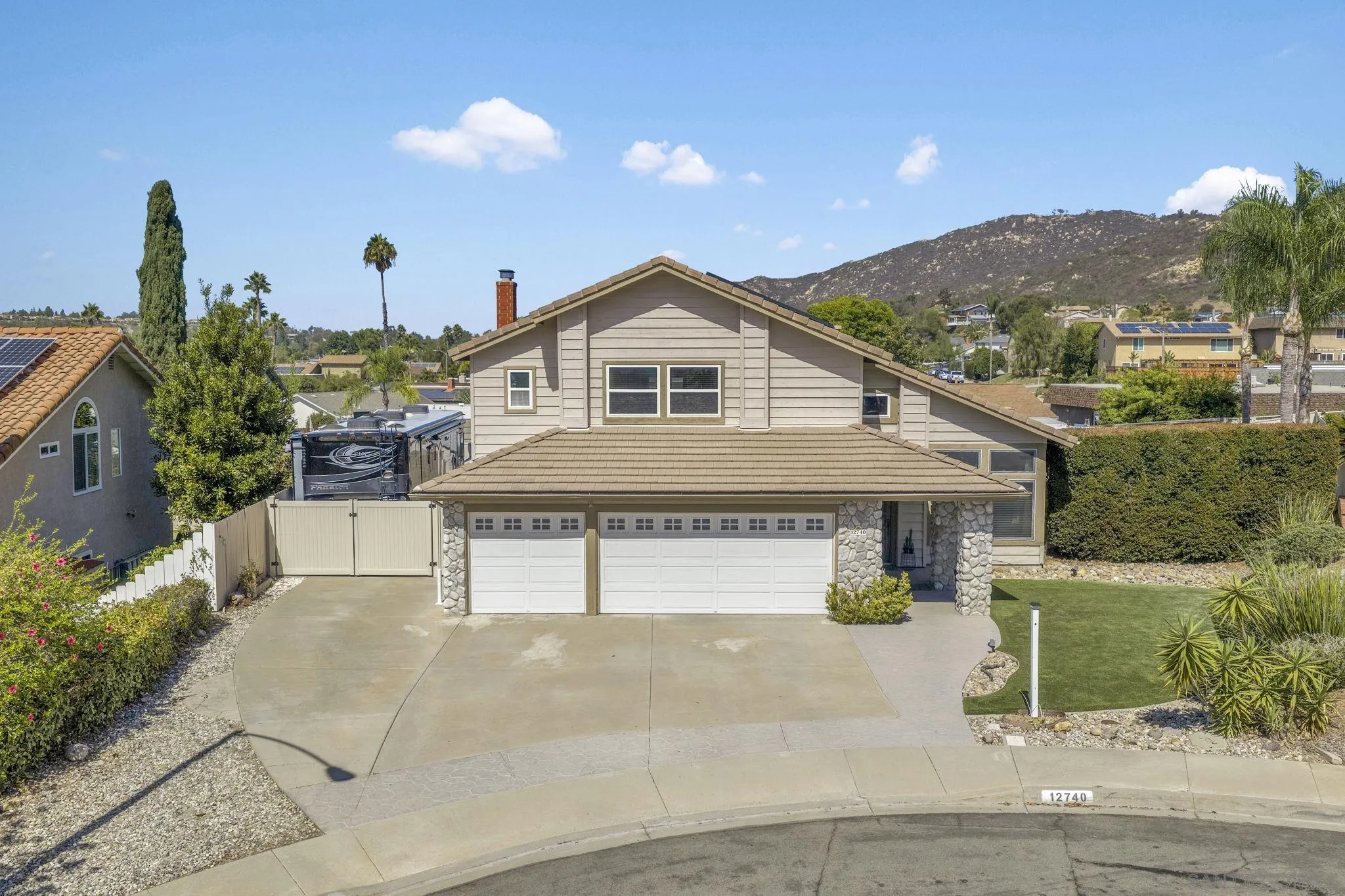 https://cdn.realtyfeed.com/cdn/127/260023950/829c50ff27f2b24e7de4677d7aa5c020.webp