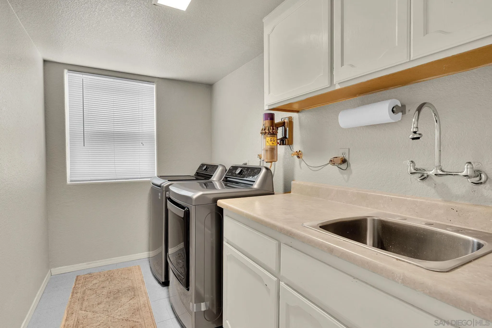 https://cdn.realtyfeed.com/cdn/127/260023950/ecba9b55d88230f92307496bd489088e.webp