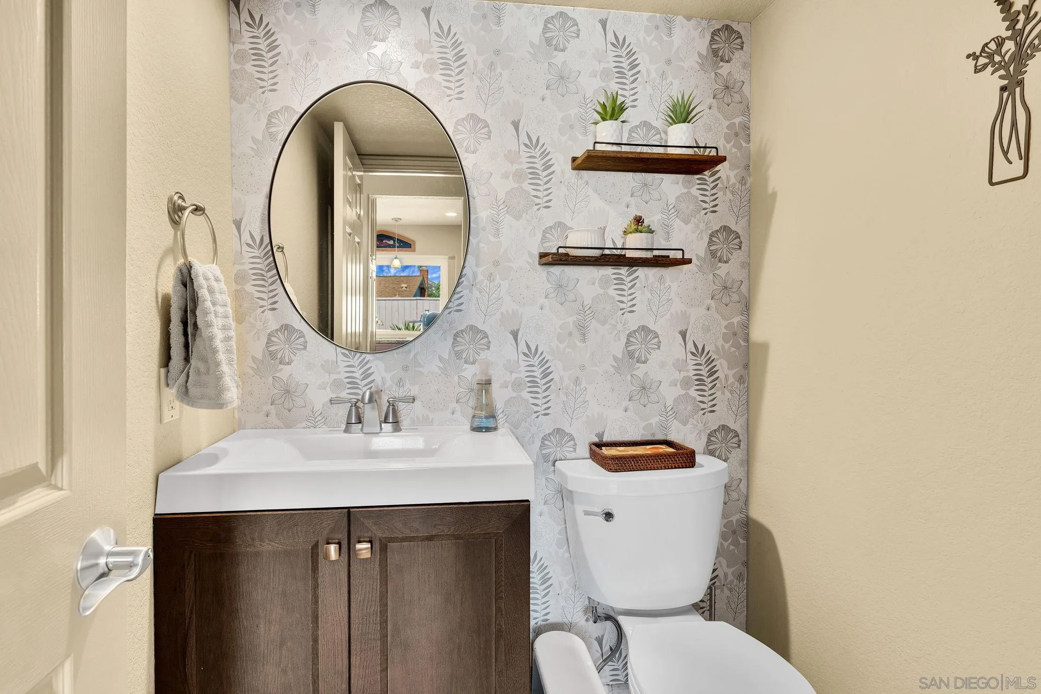 https://cdn.realtyfeed.com/cdn/127/260023950/f3daba7c95a16888d5f9f4d46236bb5b.webp