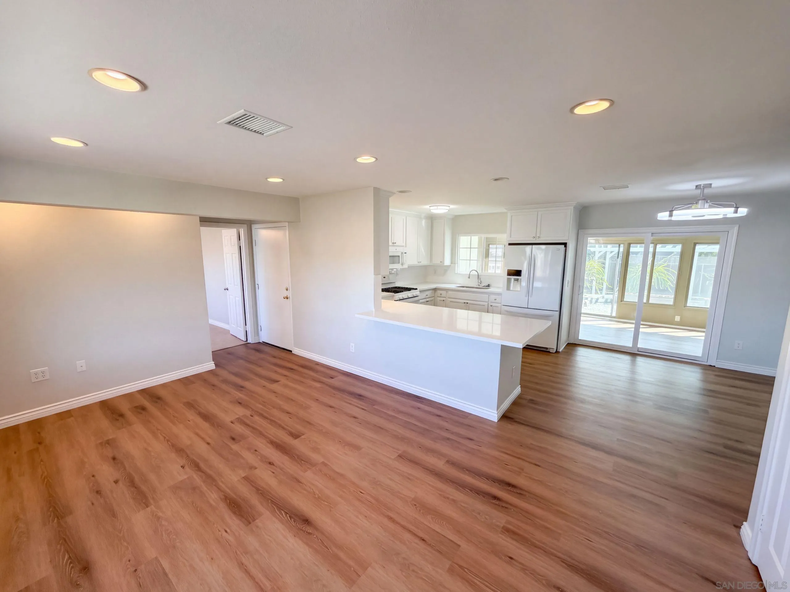https://cdn.realtyfeed.com/cdn/127/260023951/45fbc773843dad0db684605aa38c4ba4.webp