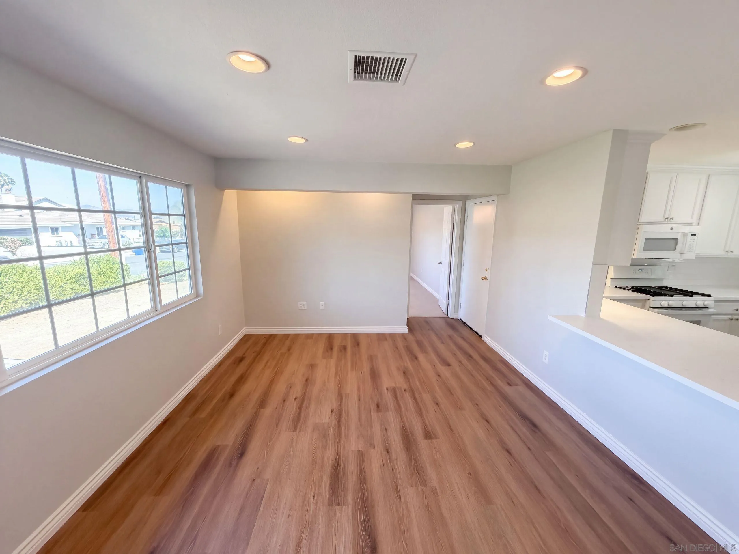https://cdn.realtyfeed.com/cdn/127/260023951/498dbeff5c12a0482c768784ead25d0e.webp