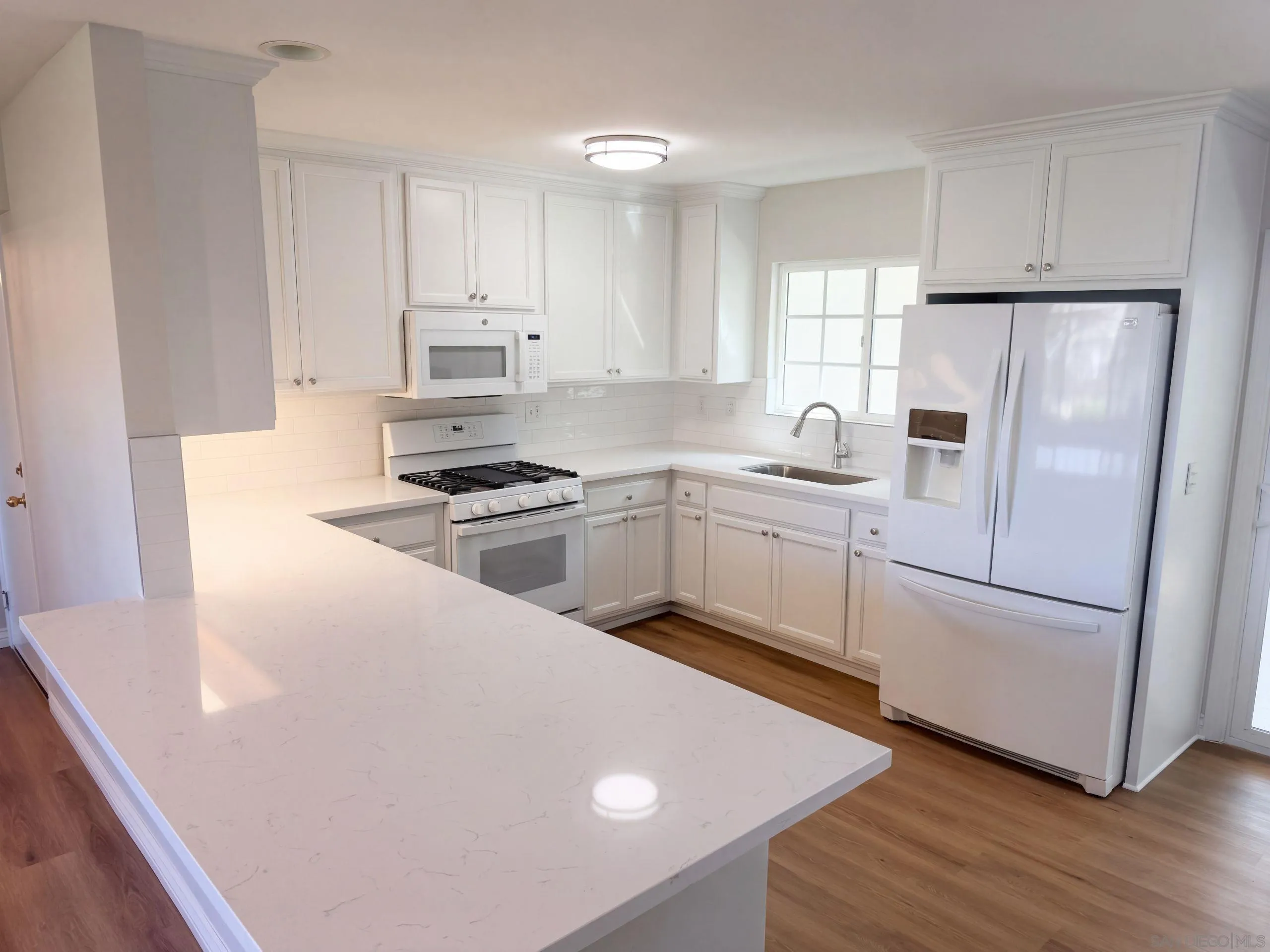 https://cdn.realtyfeed.com/cdn/127/260023951/696cccf174530379f8585e35c4f4d0b7.webp