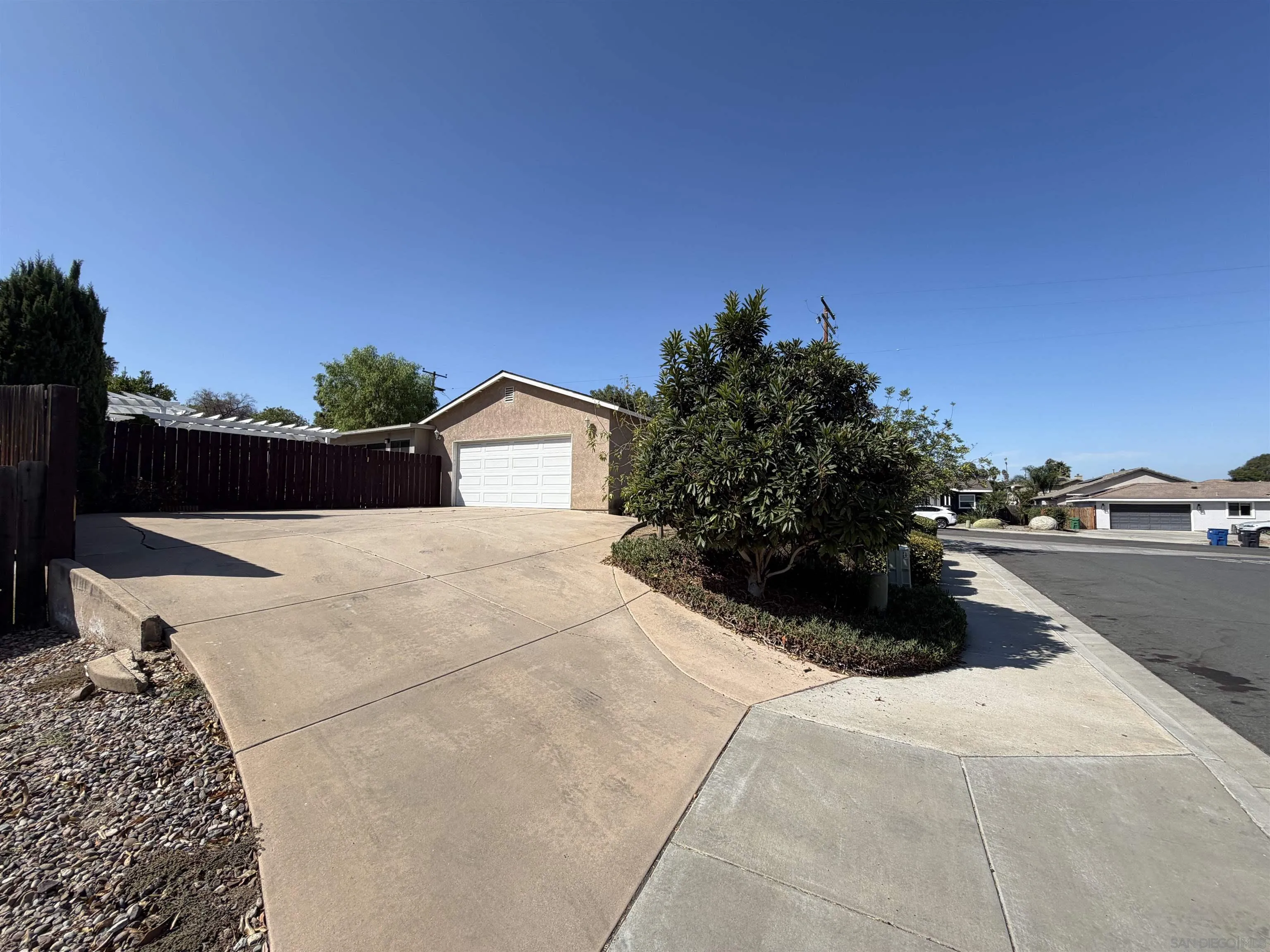 https://cdn.realtyfeed.com/cdn/127/260023951/a67a8186ee54e7069b158e2a95dd4dfa.webp