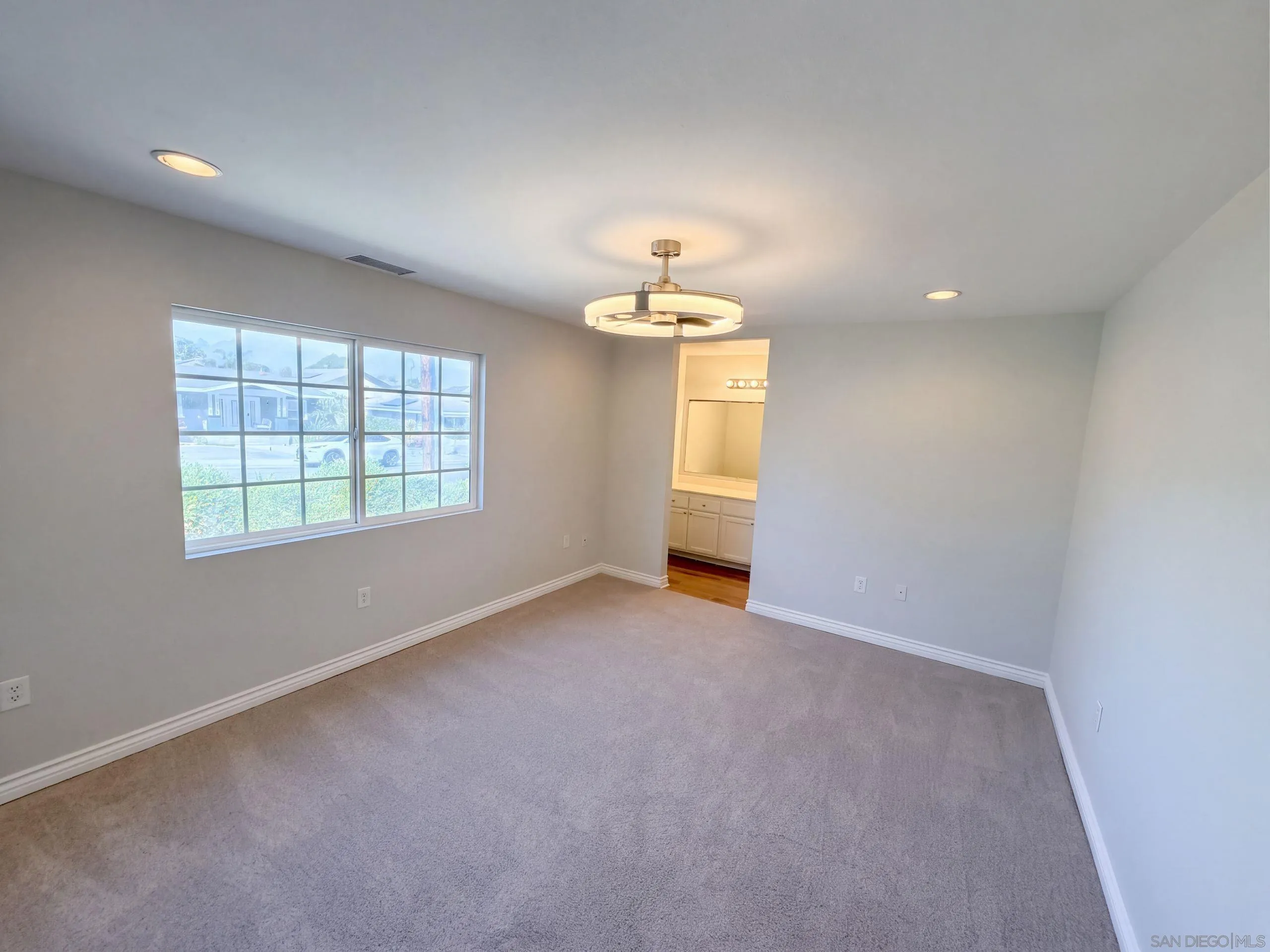 https://cdn.realtyfeed.com/cdn/127/260023951/f52cd9b6930c5196c491b3f9bce70edf.webp