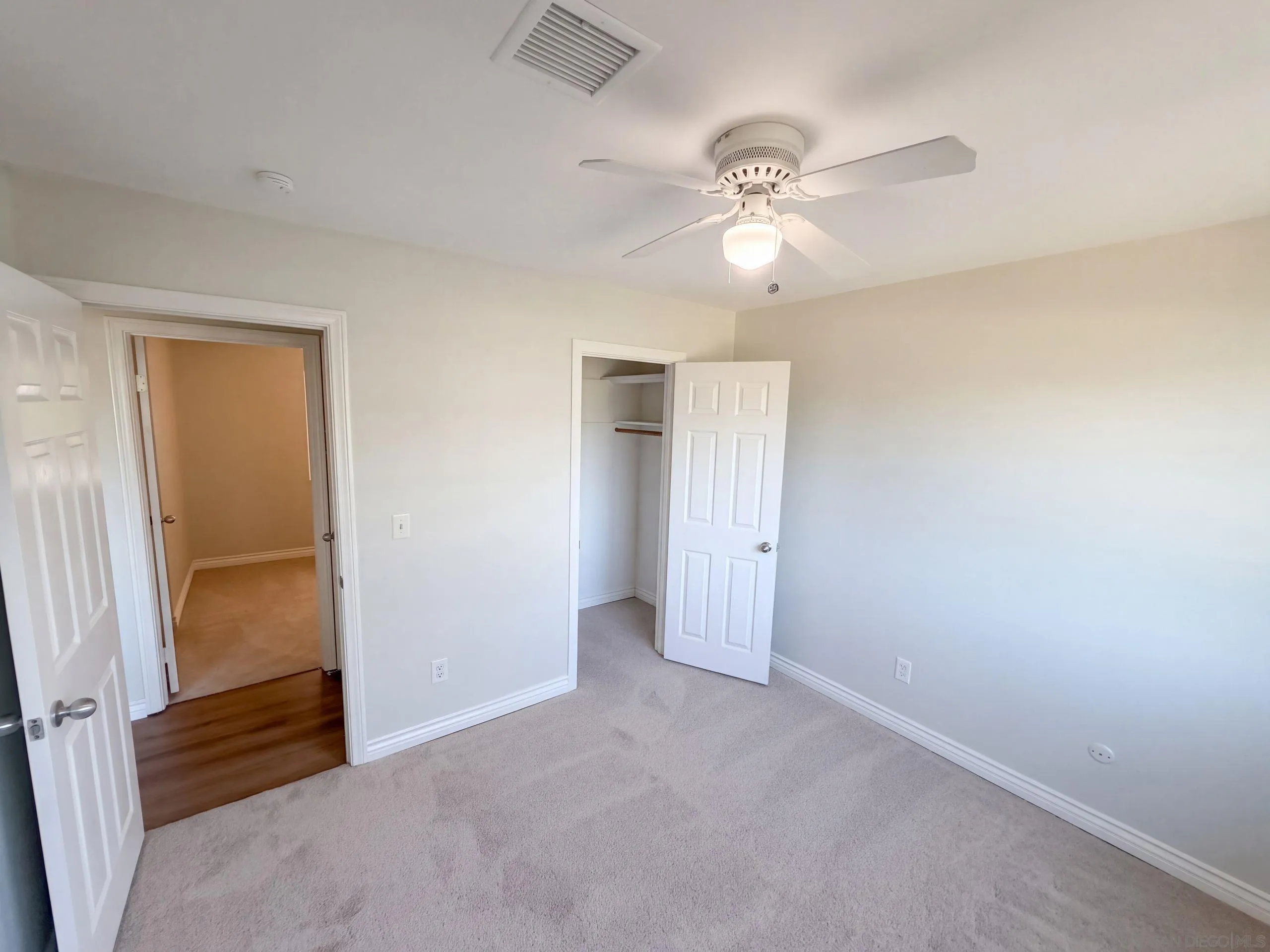 https://cdn.realtyfeed.com/cdn/127/260023951/fefc25003881ccee69afded44bb9998c.webp