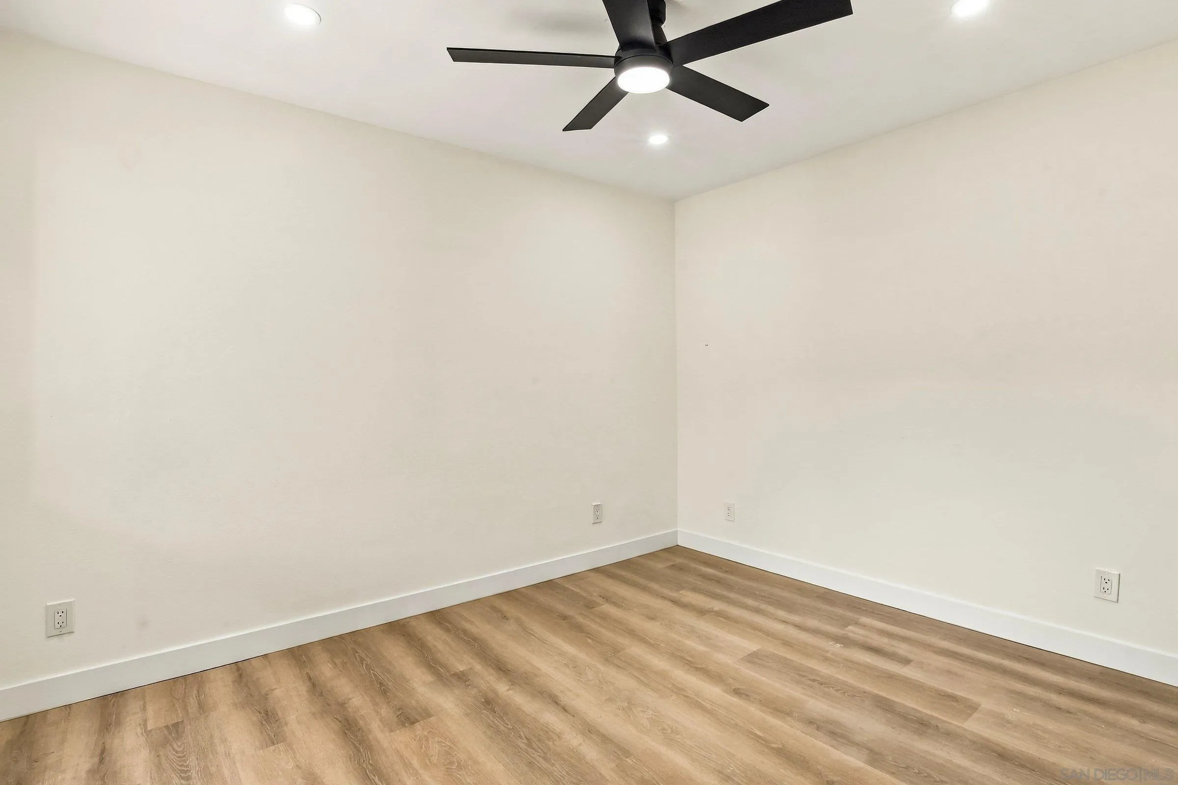 https://cdn.realtyfeed.com/cdn/127/260023953/6aae705d679d022890edbb8233195b44.webp