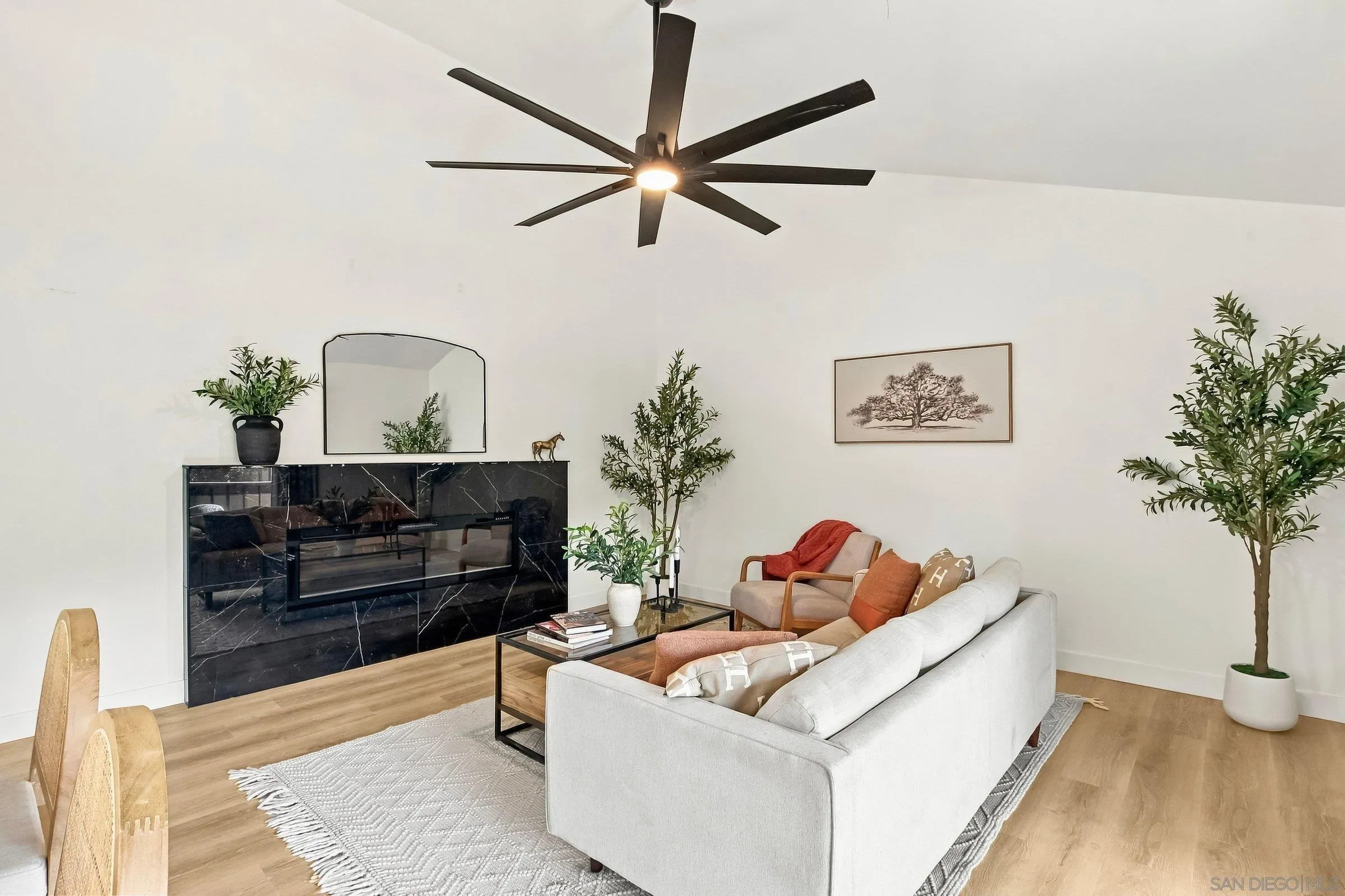 https://cdn.realtyfeed.com/cdn/127/260023953/97cd5b7bb1bd3a473223996bd5de7f80.webp