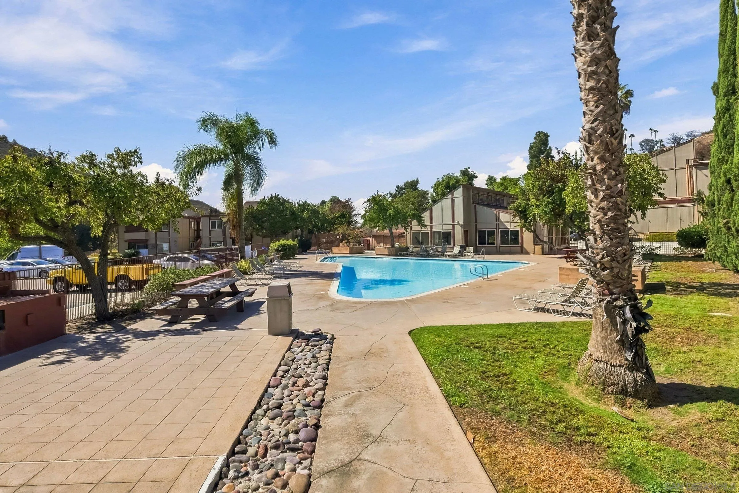 https://cdn.realtyfeed.com/cdn/127/260023953/cd1252795c6c408b1a34cacff840e813.webp
