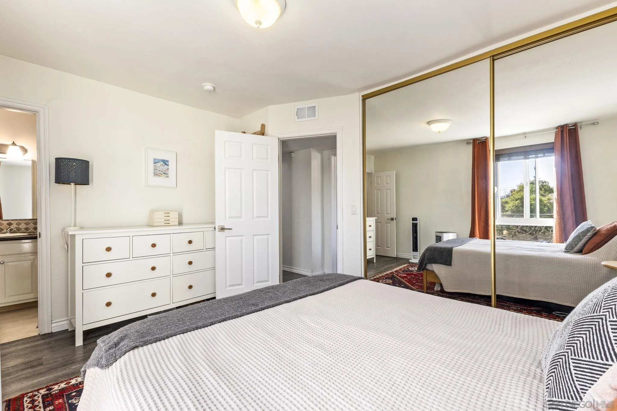 https://cdn.realtyfeed.com/cdn/127/260023958/5a9f9f592d9bd2993075a5e695fe93ab.webp