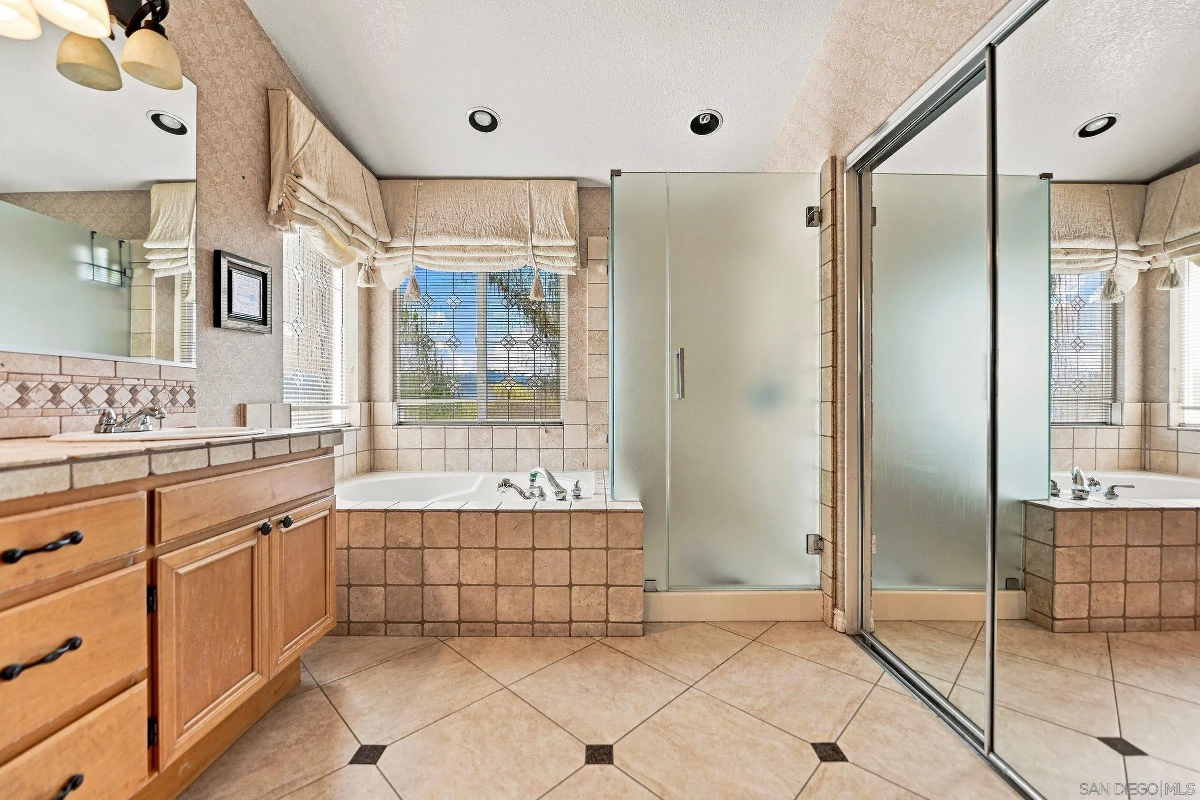 https://cdn.realtyfeed.com/cdn/127/260023963/043e511a8996a45531e2d4e85a391c72.webp
