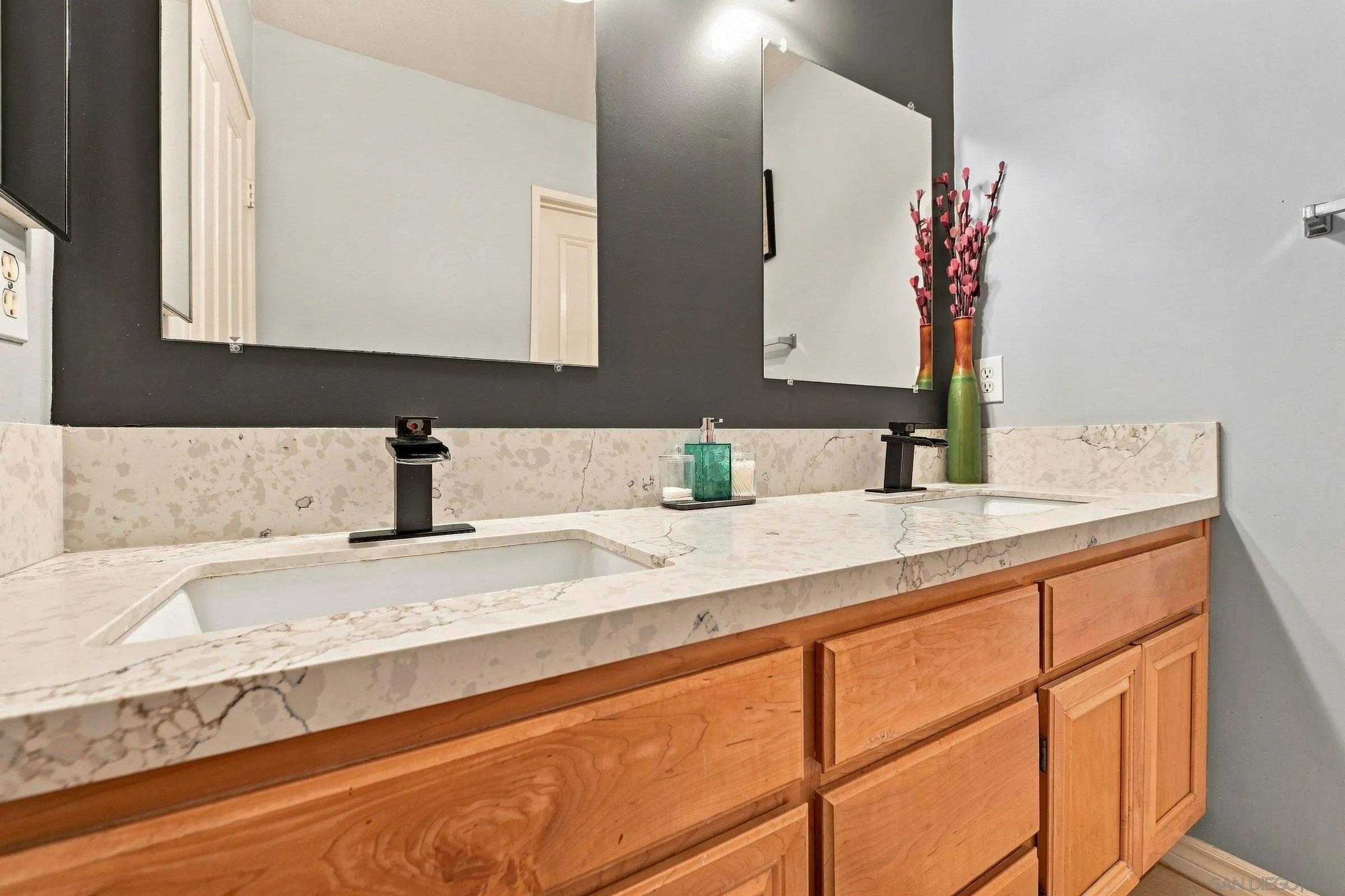 https://cdn.realtyfeed.com/cdn/127/260023963/71568ec300a1717e0d308af56ea6477b.webp