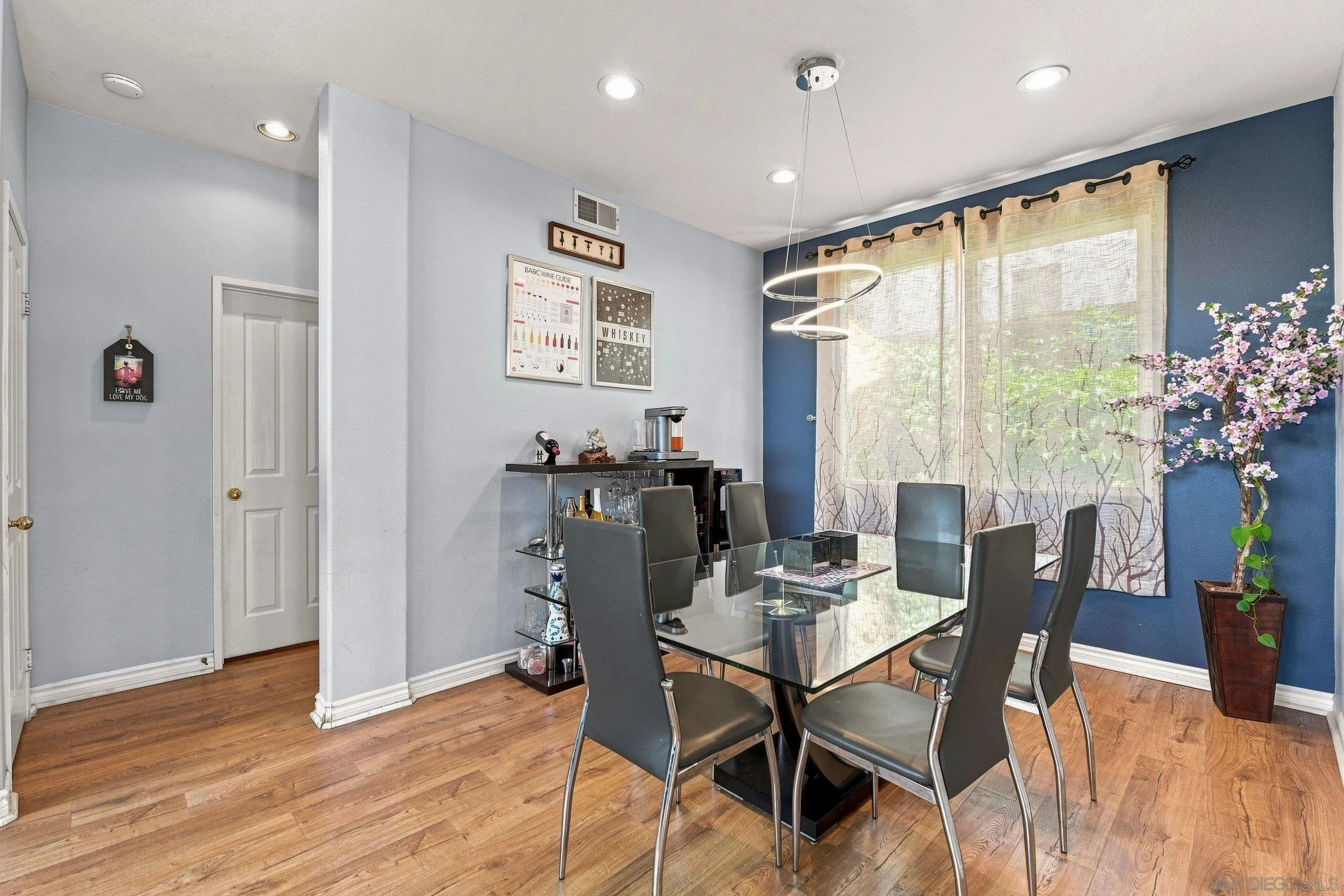 https://cdn.realtyfeed.com/cdn/127/260023963/af2cb0a3631a35208adff628fb3bb409.webp