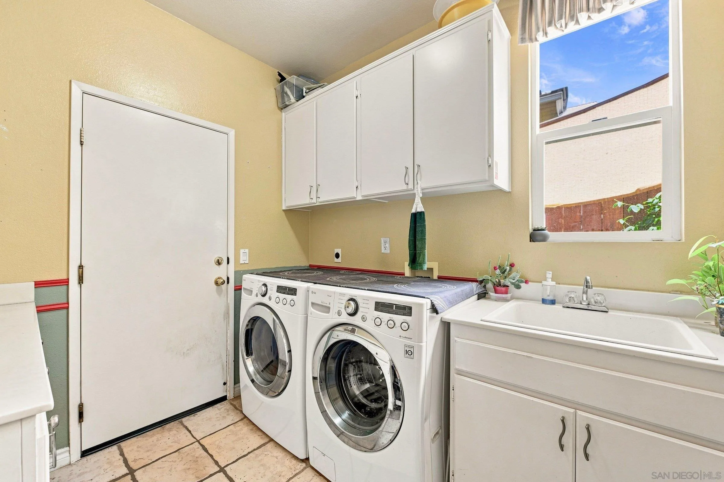 https://cdn.realtyfeed.com/cdn/127/260023963/c4c68fb7dfd8db6703c19433227fcdb2.webp